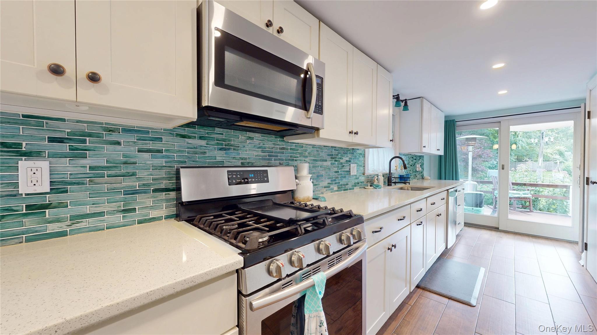 Single Family Summit Boulevard Suffolk County, NY 11977, MLS-1000601-6