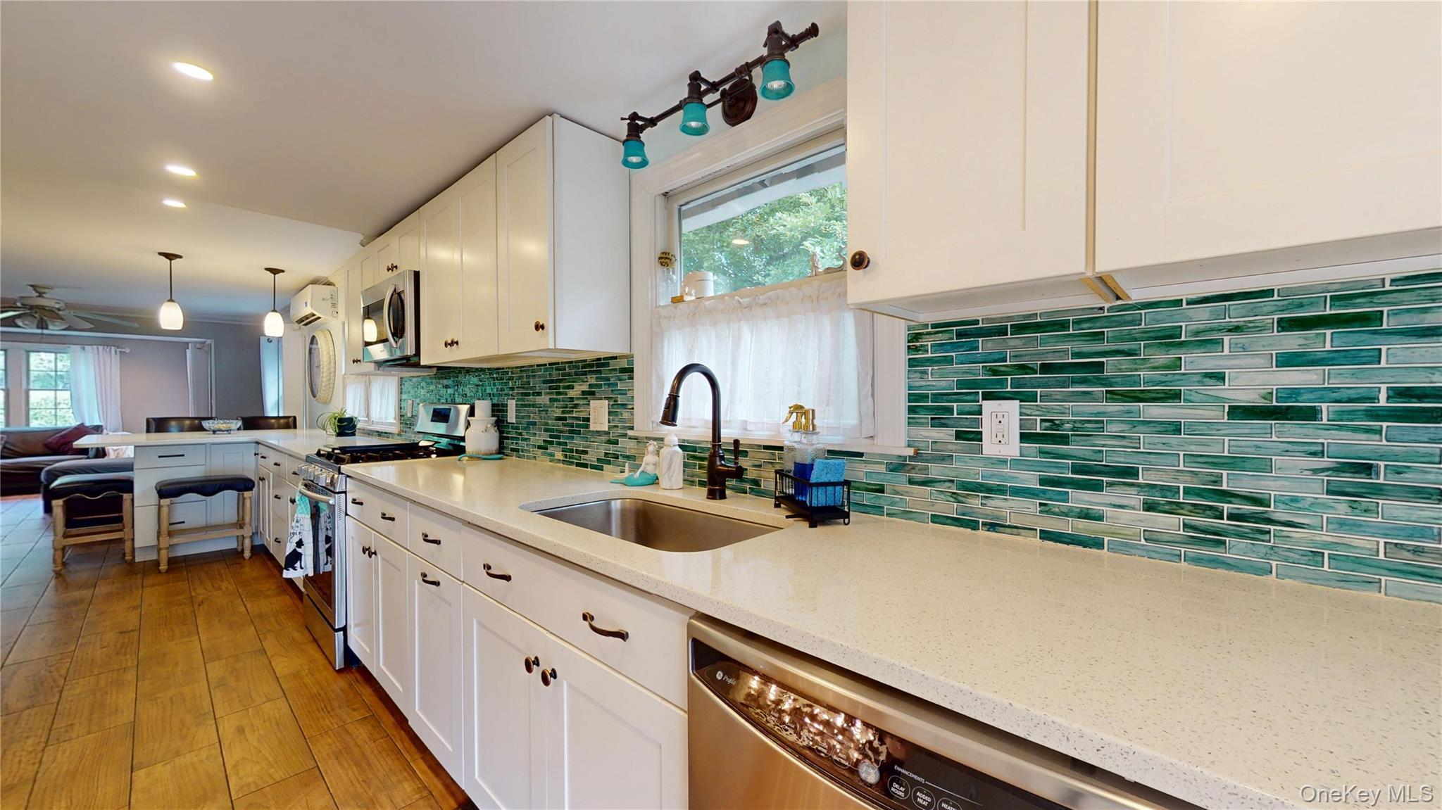 Single Family Summit Boulevard Suffolk County, NY 11977, MLS-1000601-8
