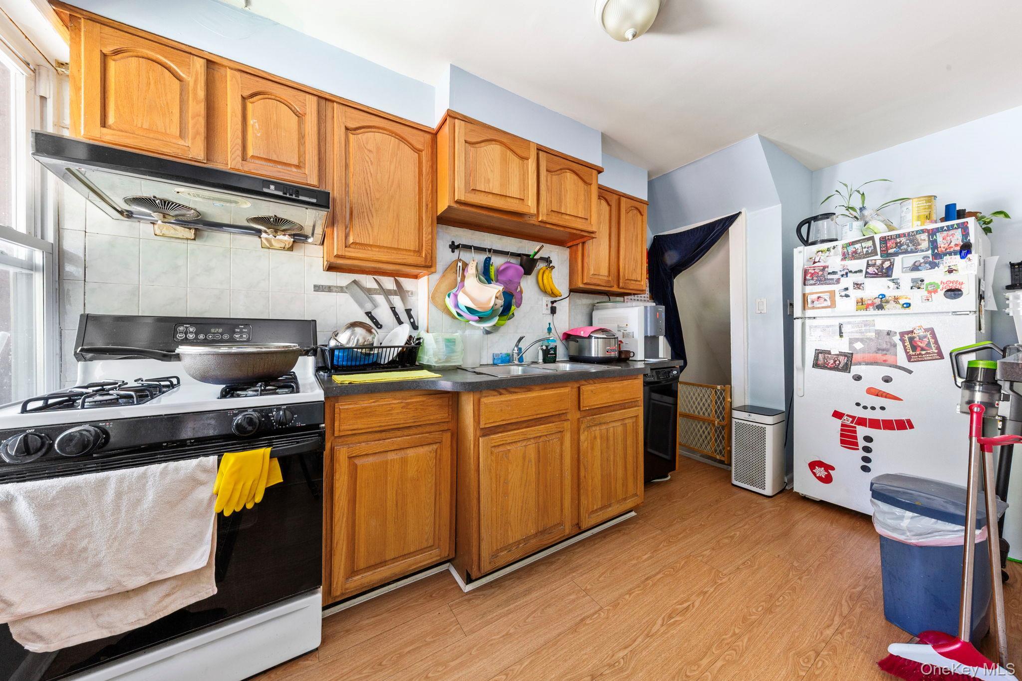 Single Family Burns Queens, NY 11375, MLS-1000666-12