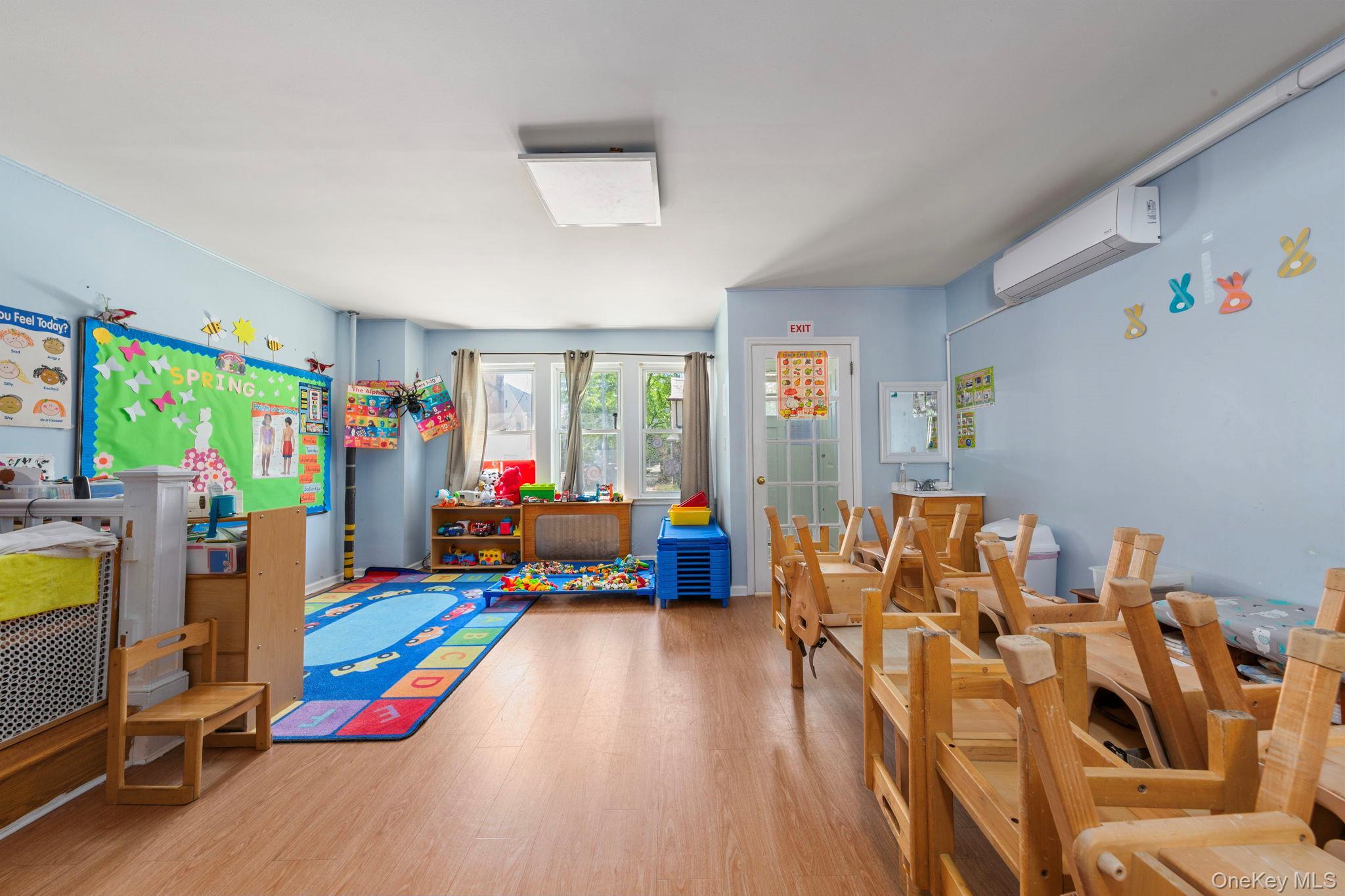 Single Family Burns Queens, NY 11375, MLS-1000666-4