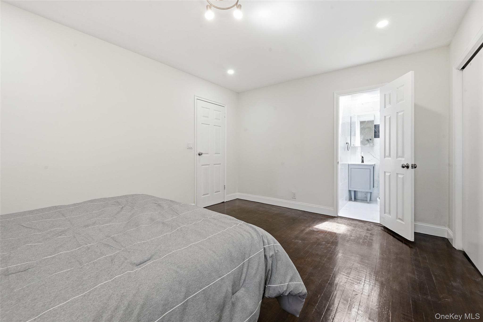 Single Family Park Drive E Nassau County, NY 11791, MLS-1000693-18