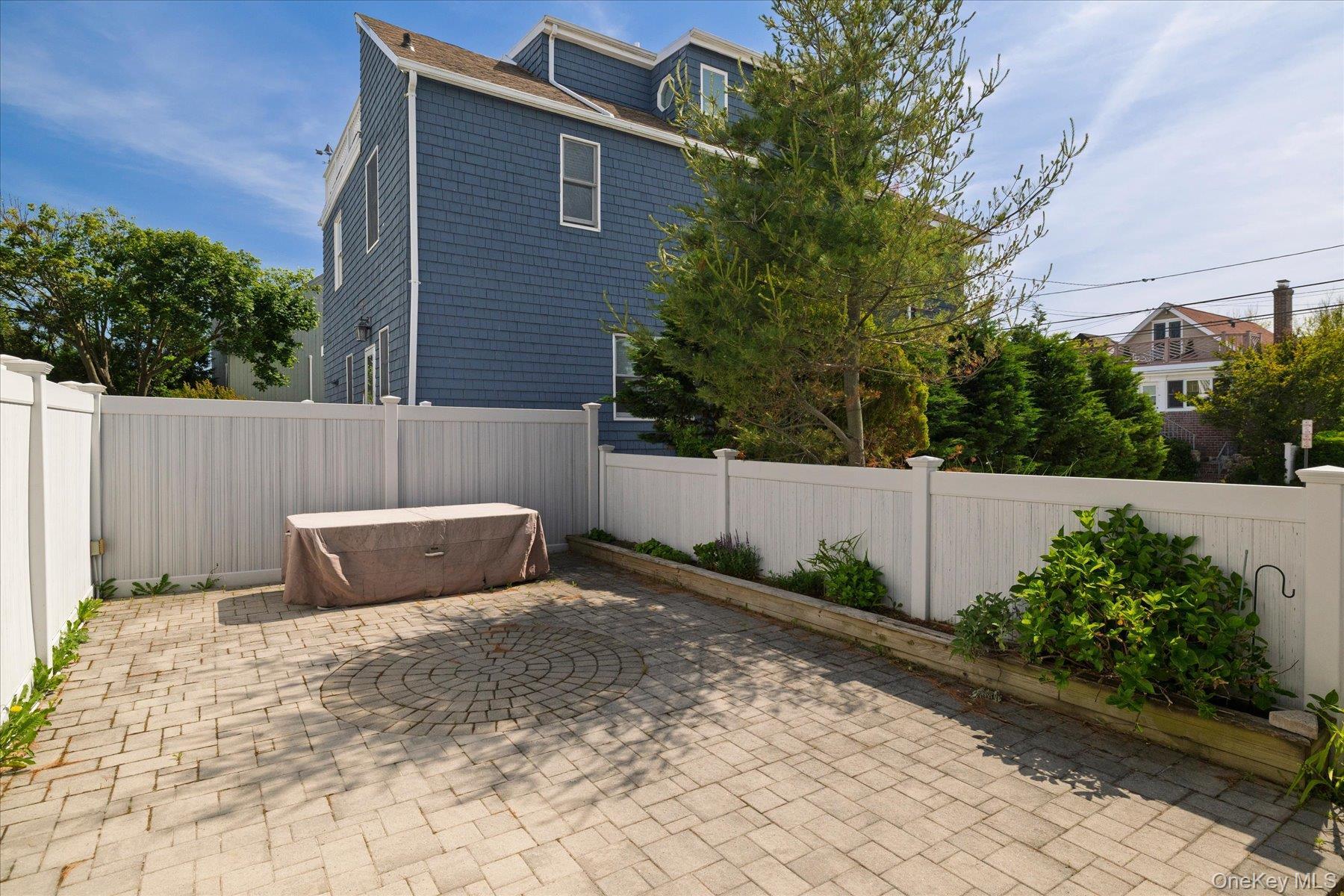 Single Family Bath Street  Nassau County, NY 11561, MLS-1000703-25