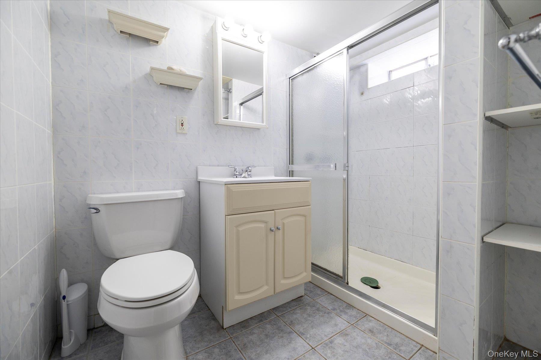 Single Family 6th Queens, NY 11357, MLS-1000755-10