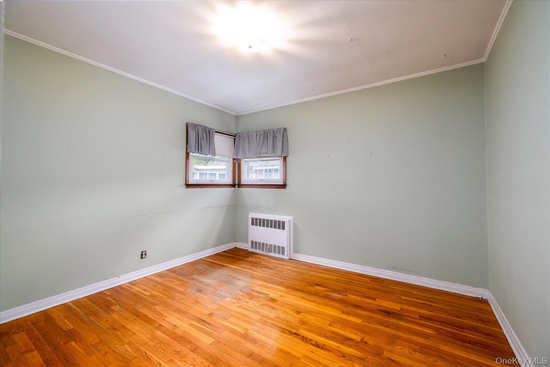 Single Family 6th Queens, NY 11357, MLS-1000755-17