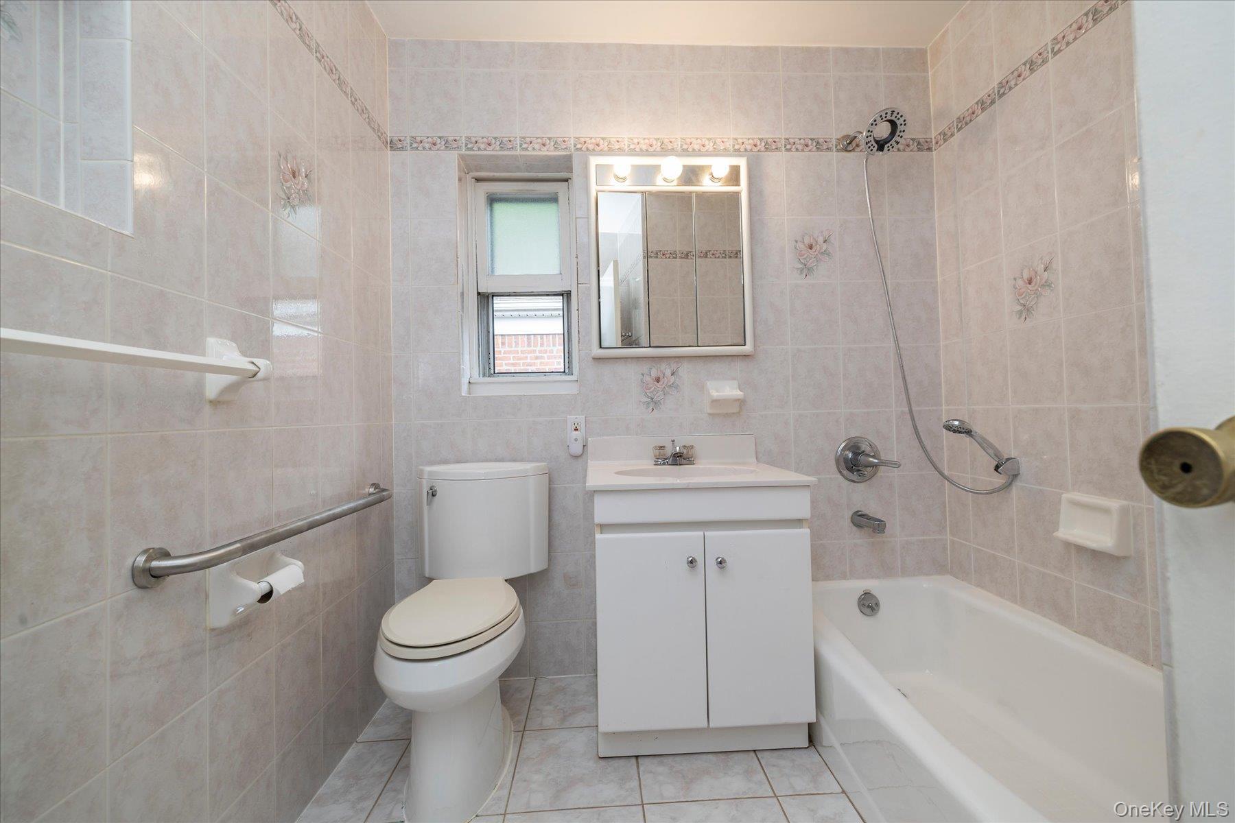 Single Family 6th Queens, NY 11357, MLS-1000755-19