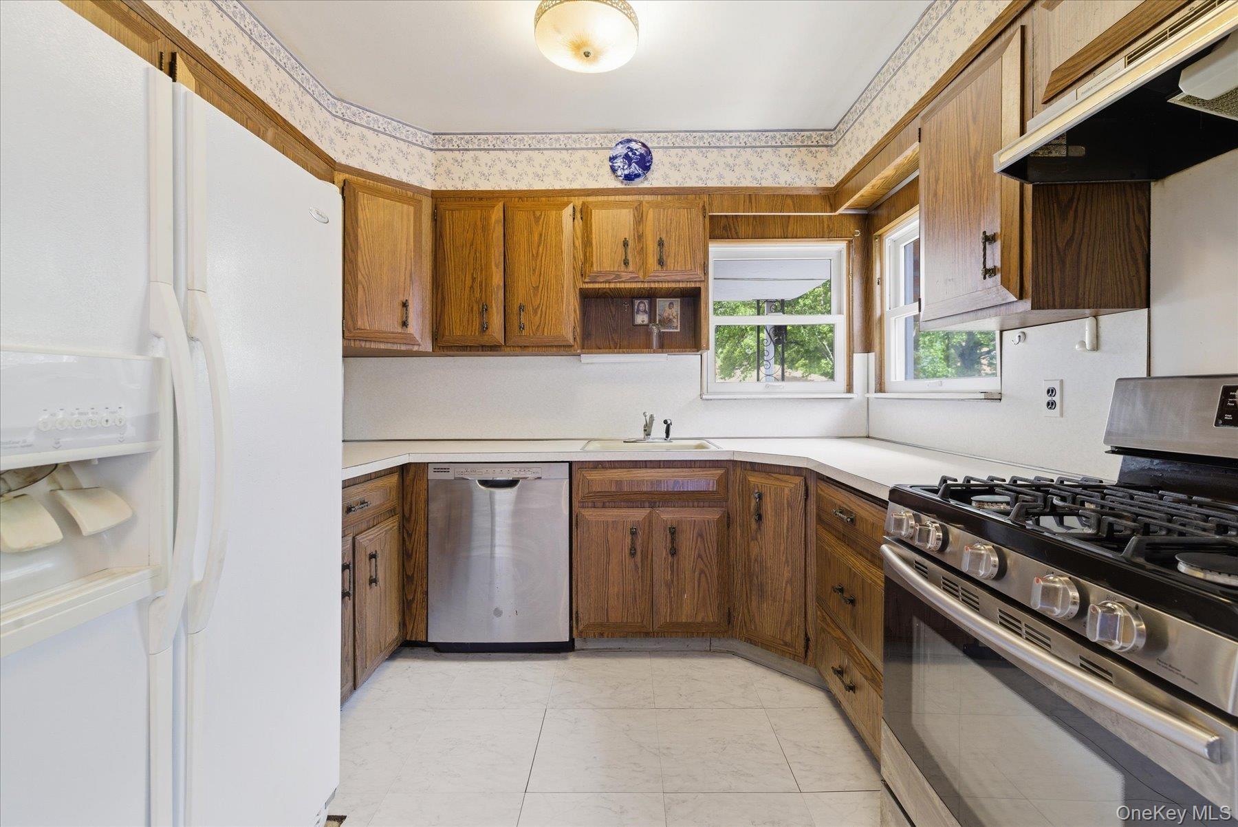 Single Family 6th Queens, NY 11357, MLS-1000755-22