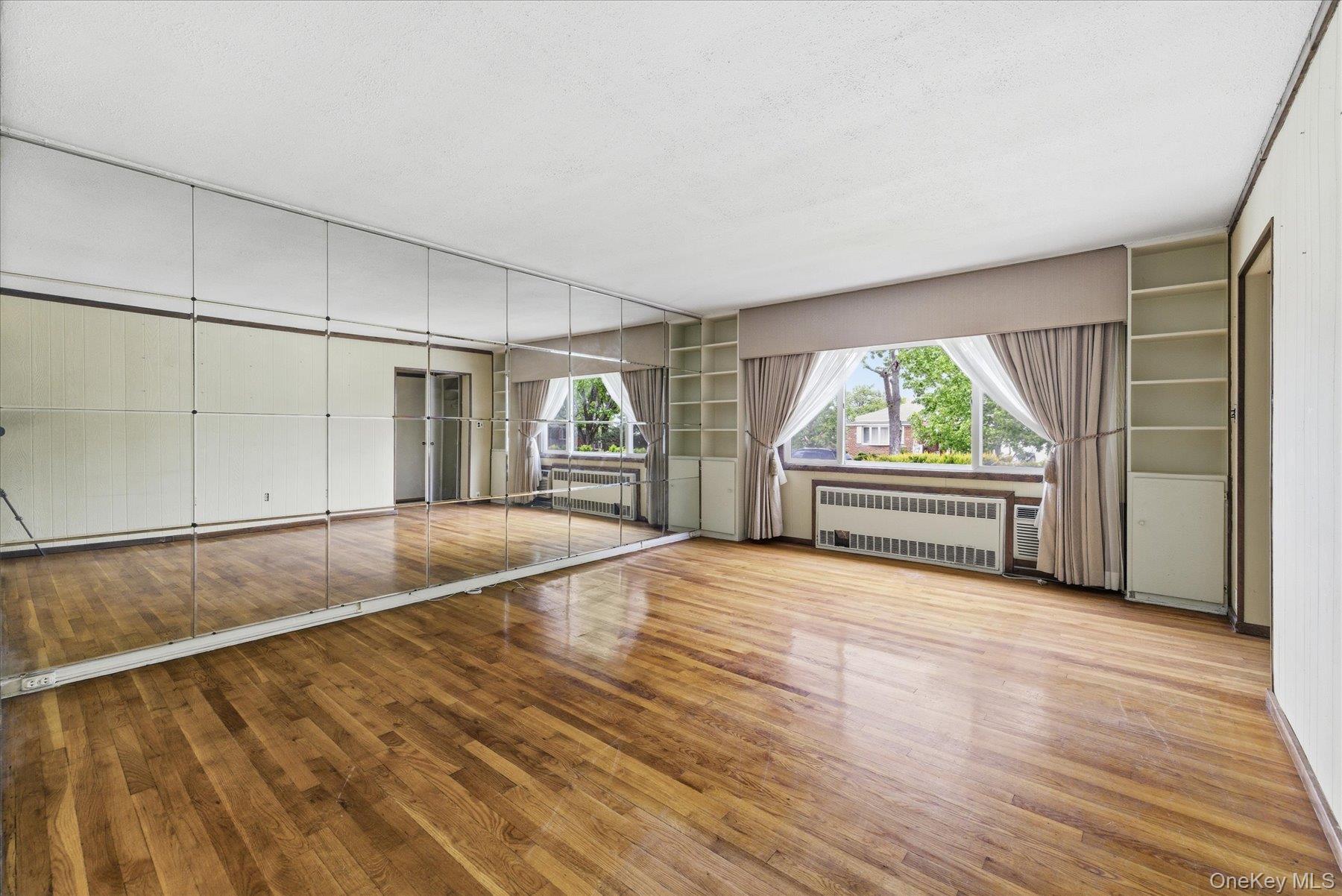 Single Family 6th Queens, NY 11357, MLS-1000755-25