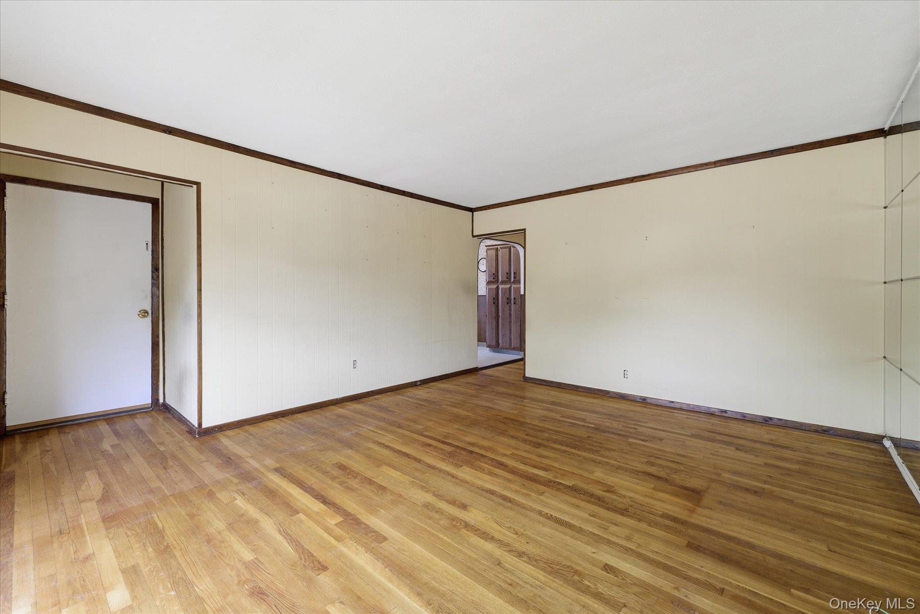 Single Family 6th Queens, NY 11357, MLS-1000755-26