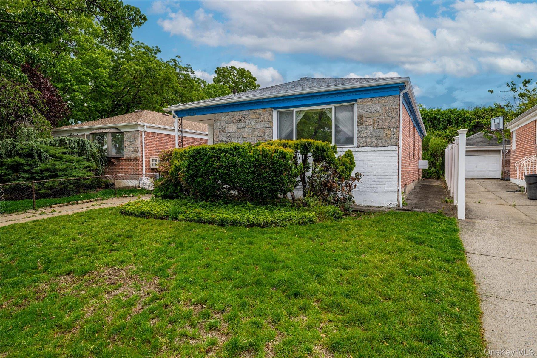 Single Family 6th Queens, NY 11357, MLS-1000755-3