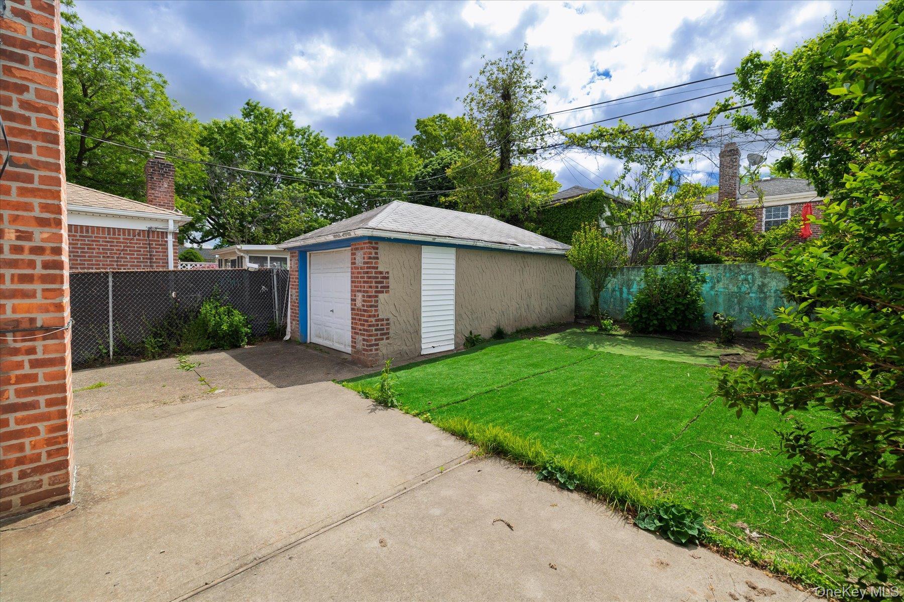 Single Family 6th Queens, NY 11357, MLS-1000755-6