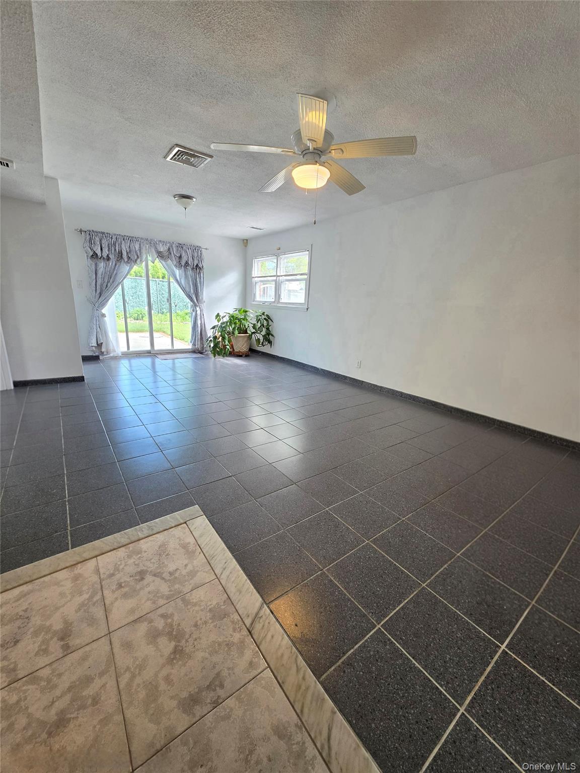 Single Family 165th Avenue  Queens, NY 11414, MLS-1000788-17