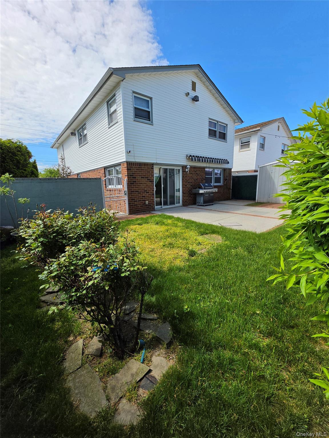 Single Family 165th Avenue  Queens, NY 11414, MLS-1000788-24