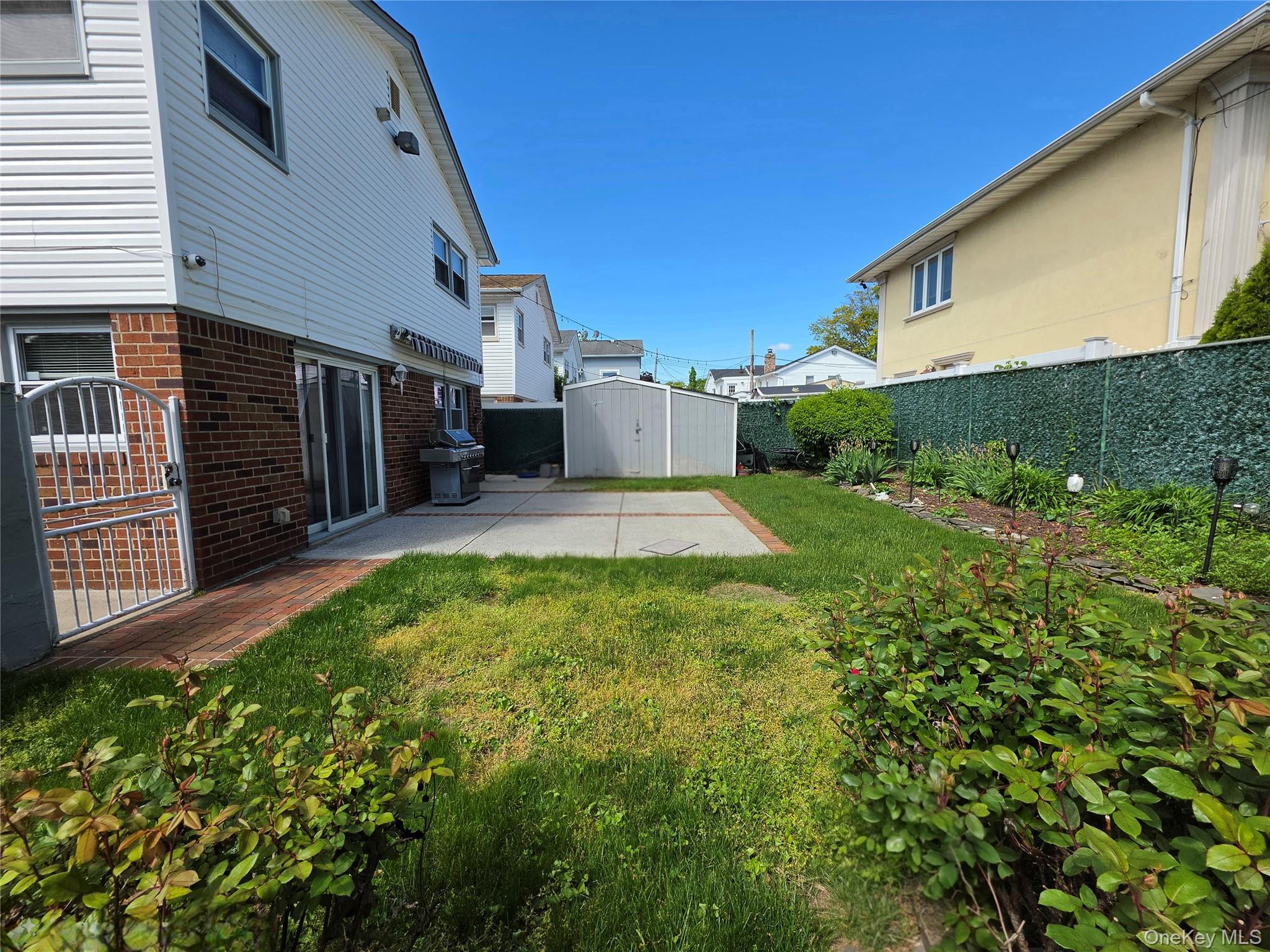 Single Family 165th Avenue  Queens, NY 11414, MLS-1000788-25