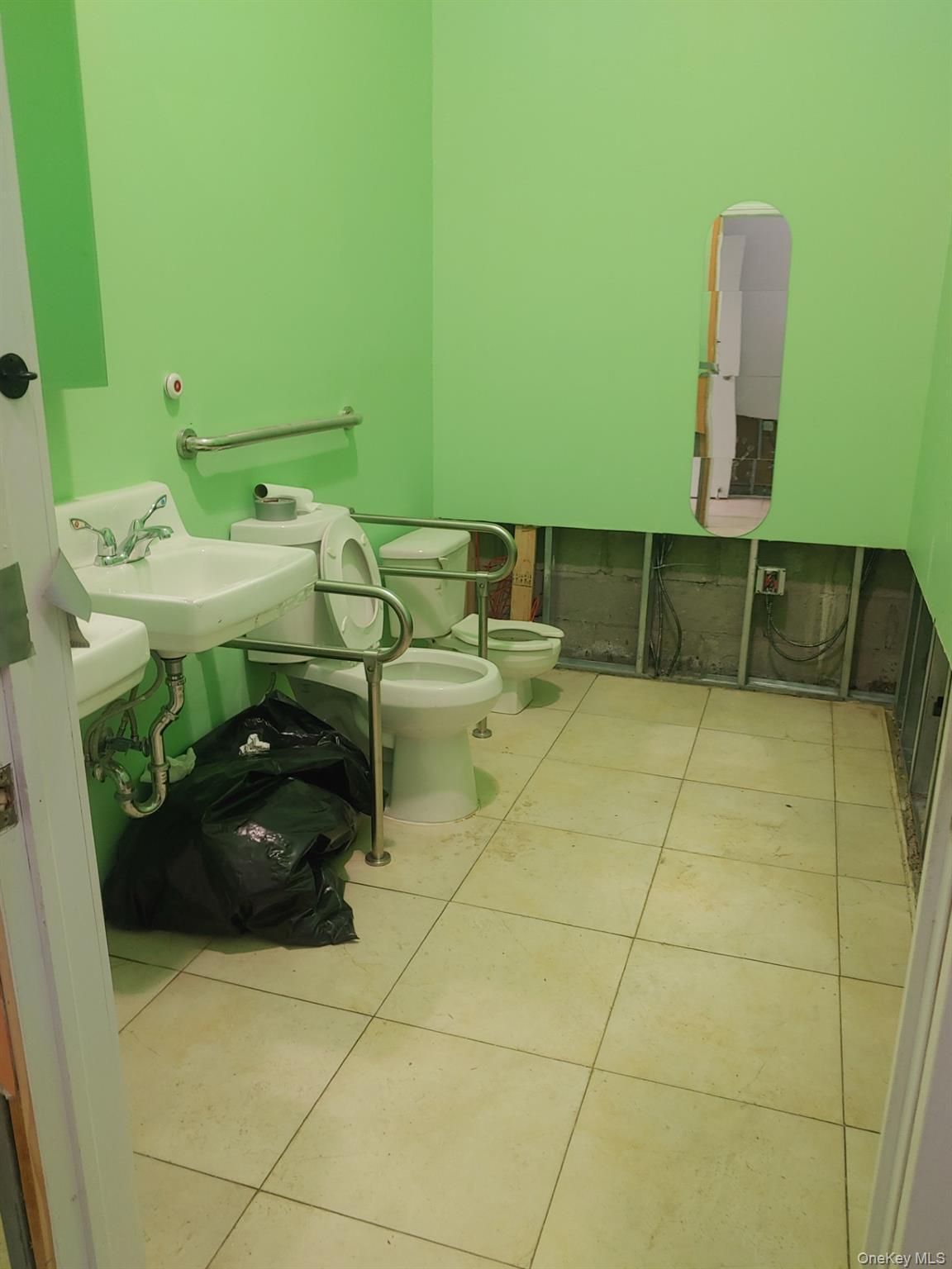 Commercial Lease Hillside Ave  Queens, NY 11426, MLS-1000793-13