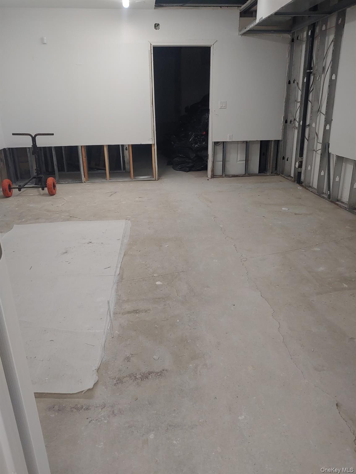 Commercial Lease Hillside Ave  Queens, NY 11426, MLS-1000793-2