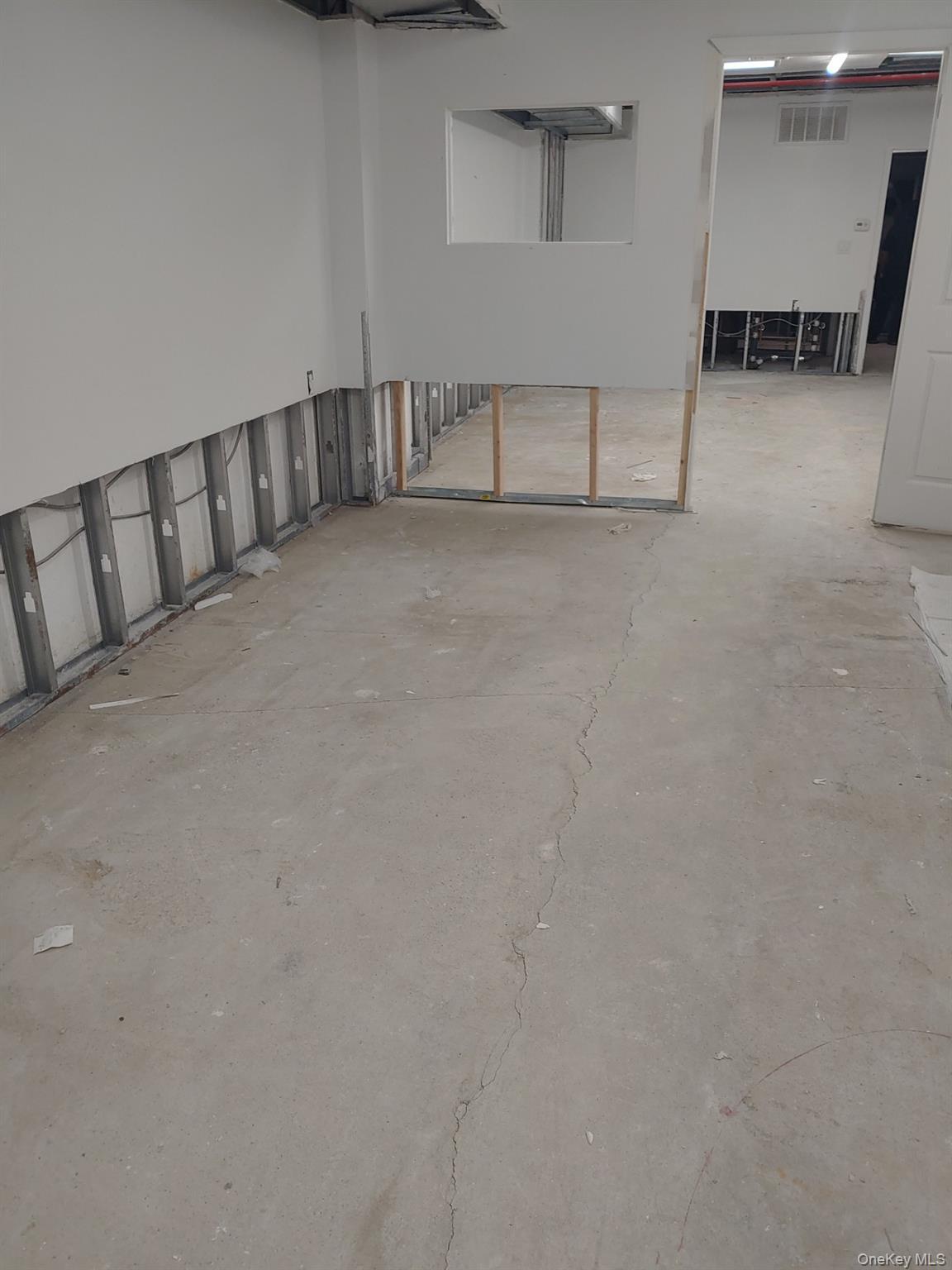 Commercial Lease Hillside Ave  Queens, NY 11426, MLS-1000793-3