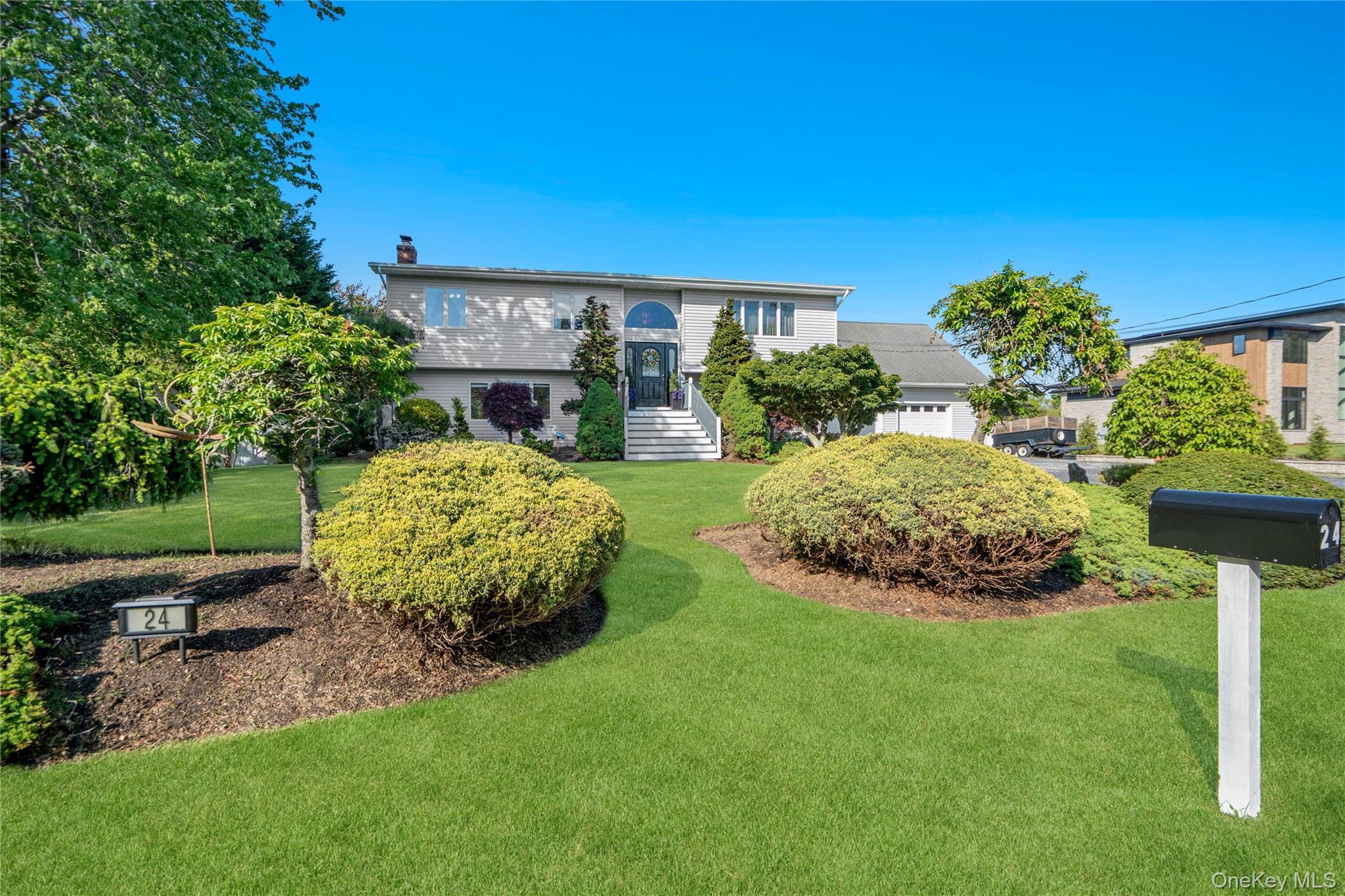 Single Family Biltmore Avenue Extension  Suffolk County, NY 11769, MLS-1000816-11