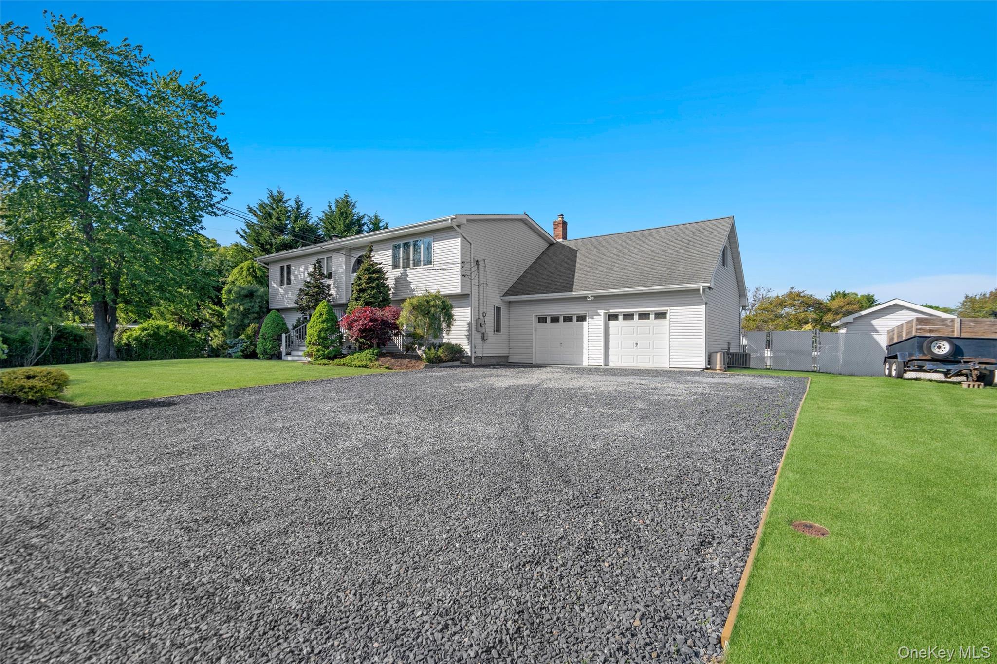Single Family Biltmore Avenue Extension  Suffolk County, NY 11769, MLS-1000816-12