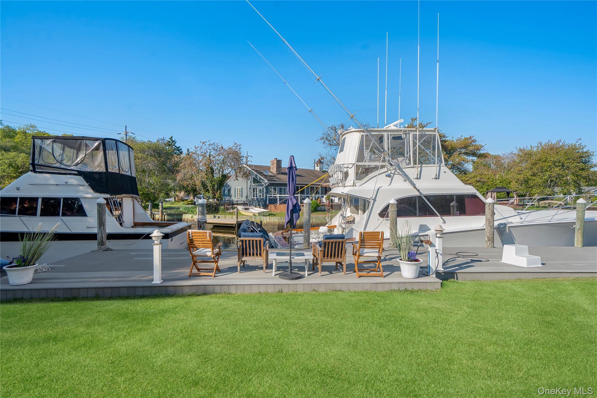 Single Family Biltmore Avenue Extension  Suffolk County, NY 11769, MLS-1000816-14