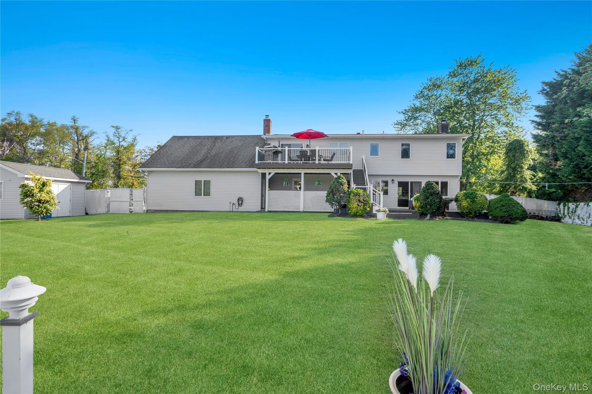 Single Family Biltmore Avenue Extension  Suffolk County, NY 11769, MLS-1000816-16