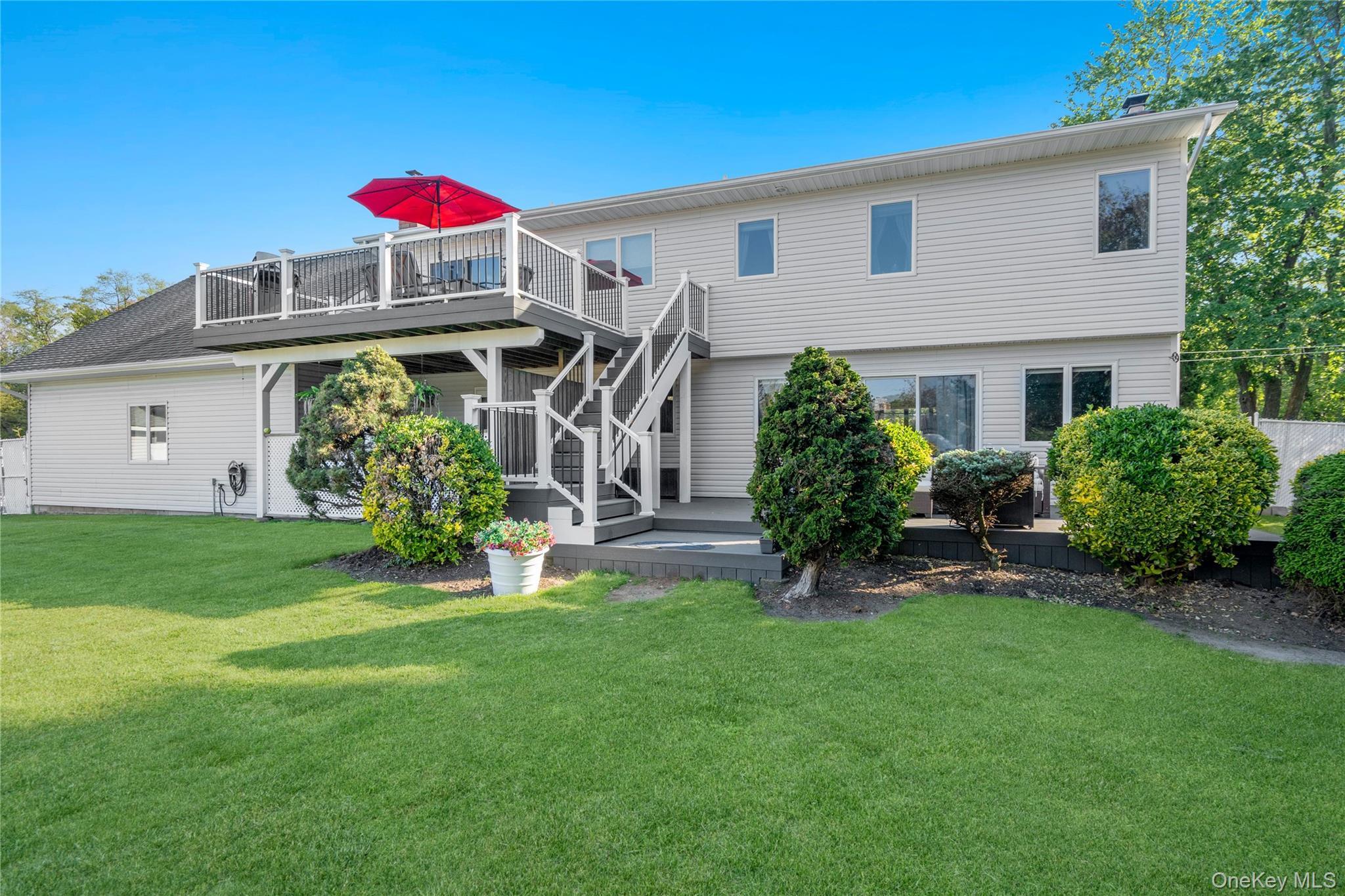 Single Family Biltmore Avenue Extension  Suffolk County, NY 11769, MLS-1000816-17