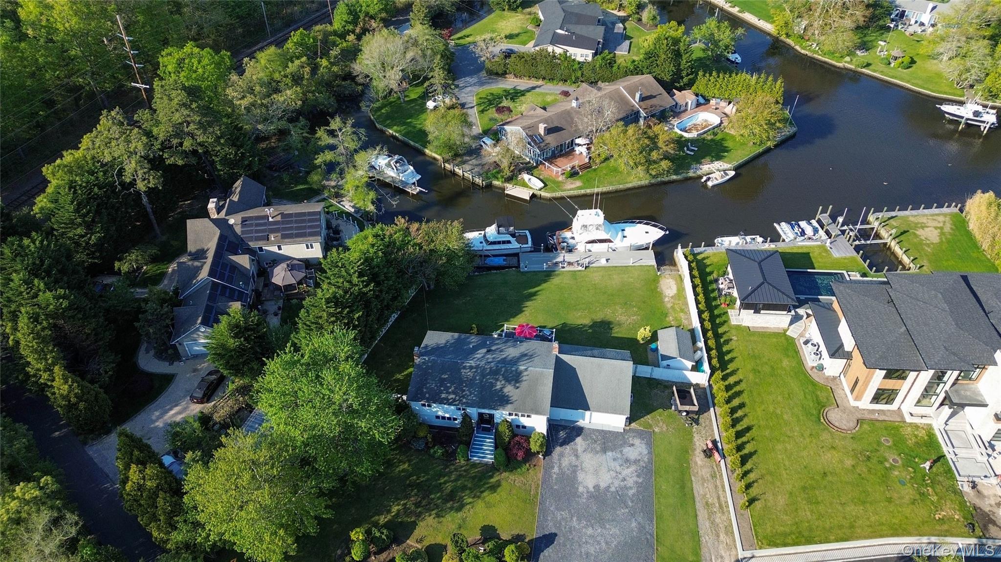 Single Family Biltmore Avenue Extension  Suffolk County, NY 11769, MLS-1000816-2