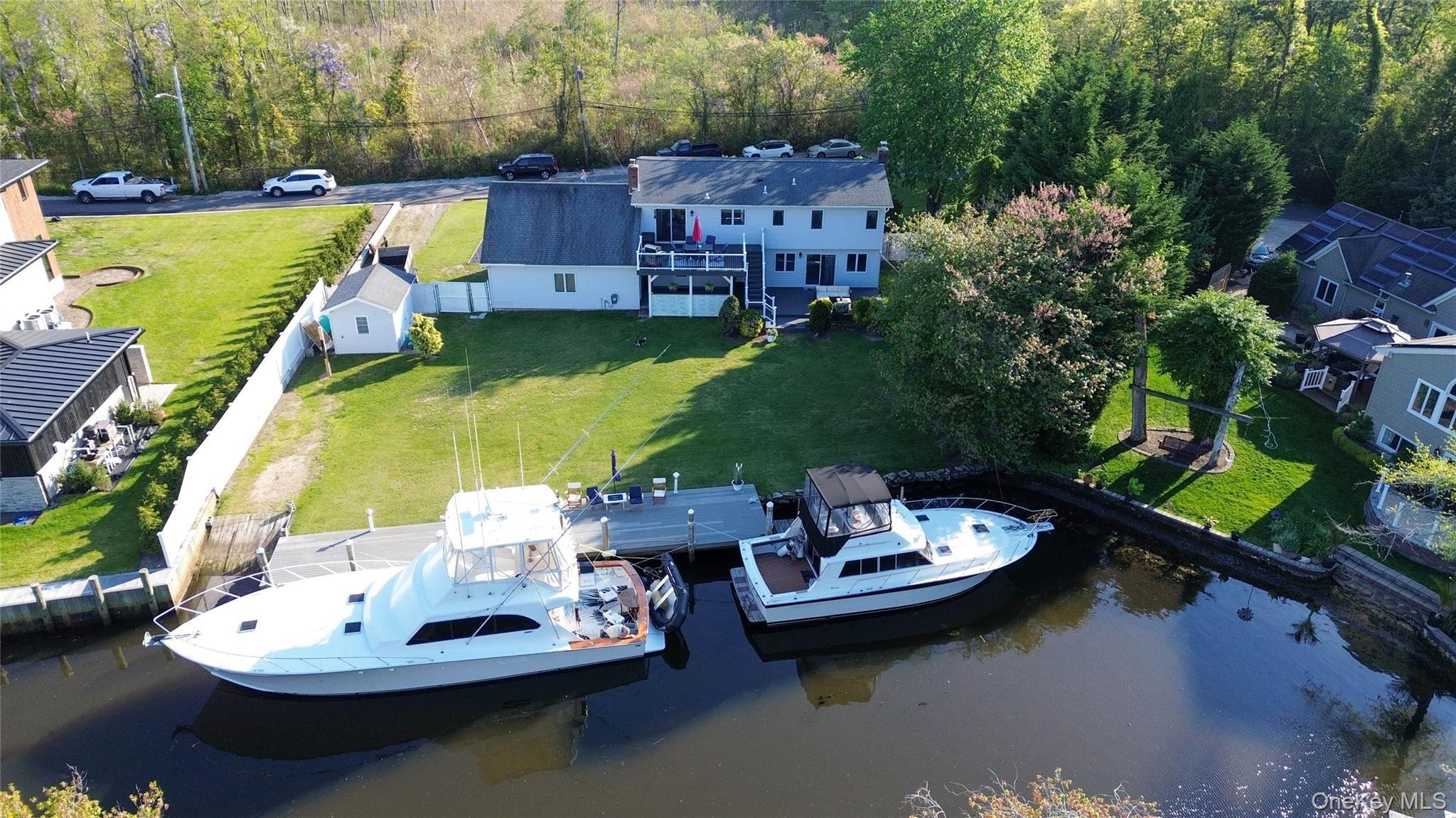 Single Family Biltmore Avenue Extension  Suffolk County, NY 11769, MLS-1000816-3