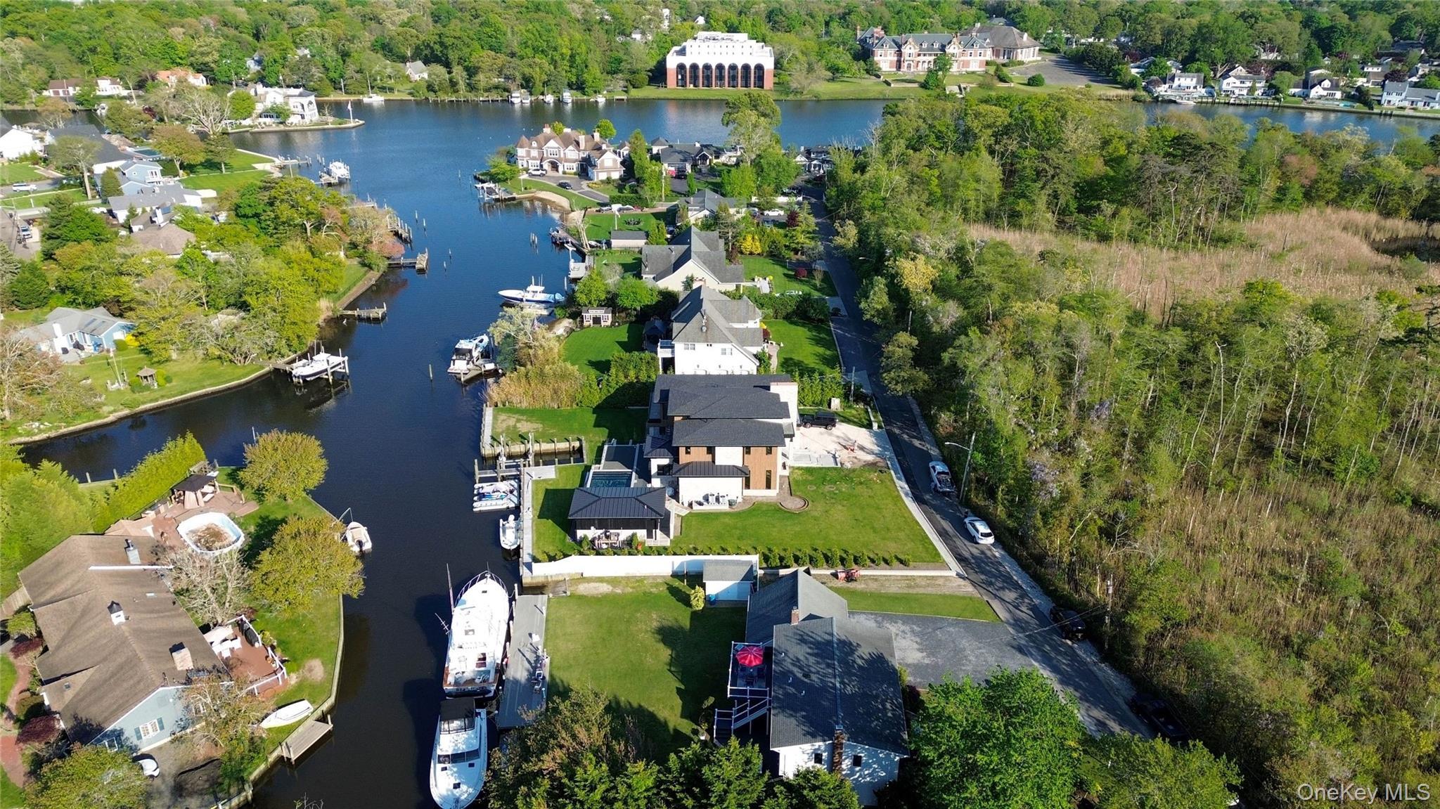 Single Family Biltmore Avenue Extension  Suffolk County, NY 11769, MLS-1000816-7