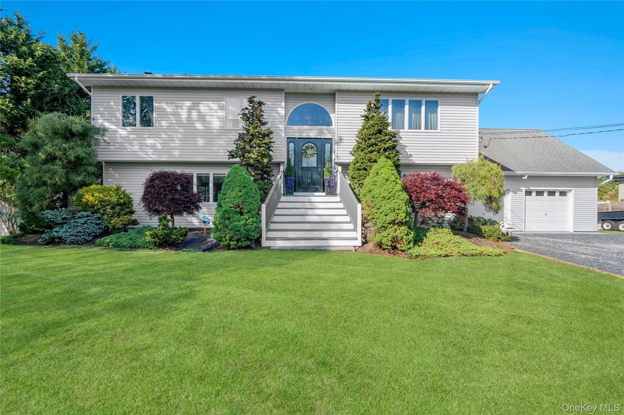 Single Family Biltmore Avenue Extension  Suffolk County, NY 11769, MLS-1000816-9