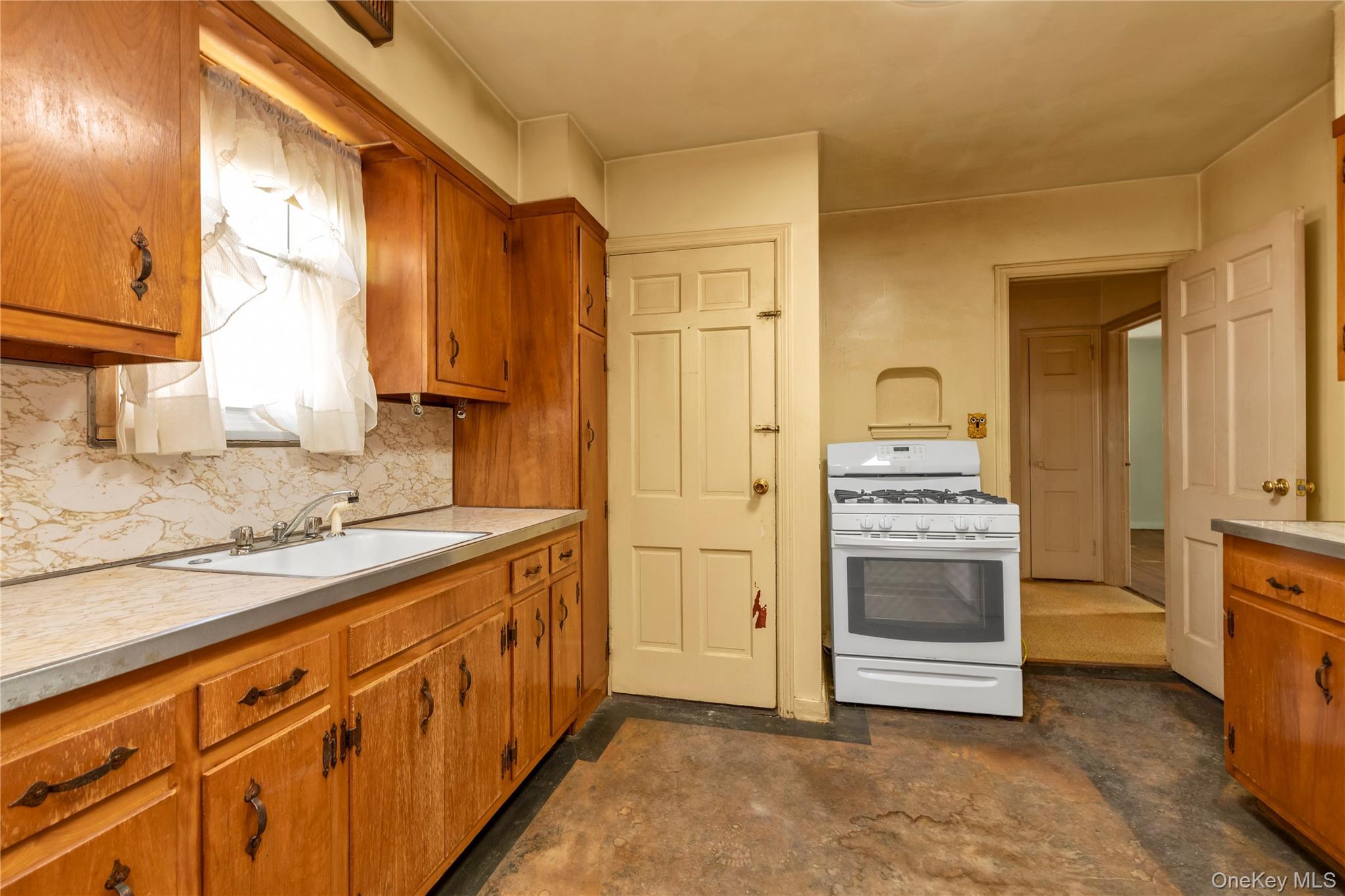 Single Family Effington Queens, NY 11358, MLS-1000819-10