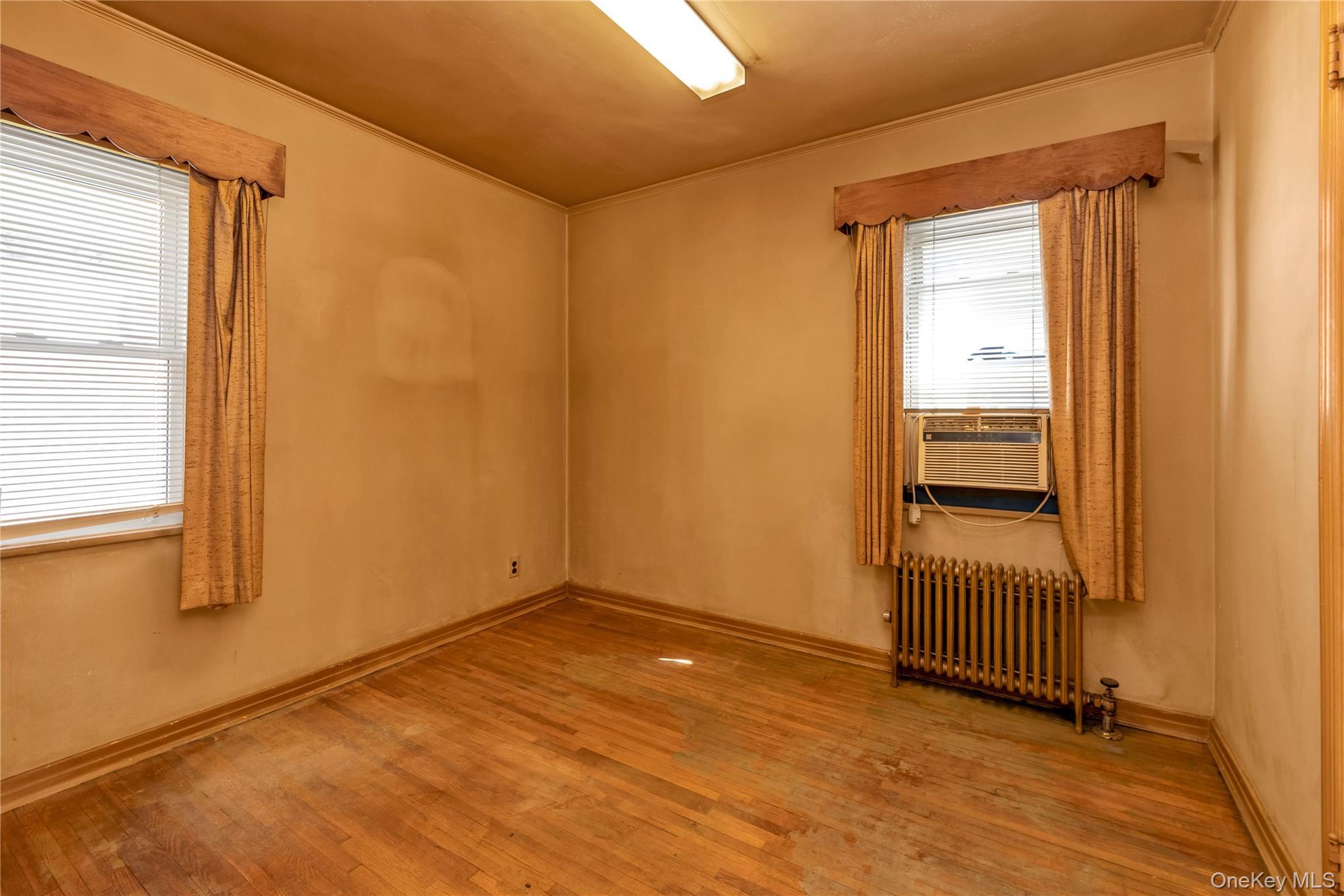 Single Family Effington Queens, NY 11358, MLS-1000819-11
