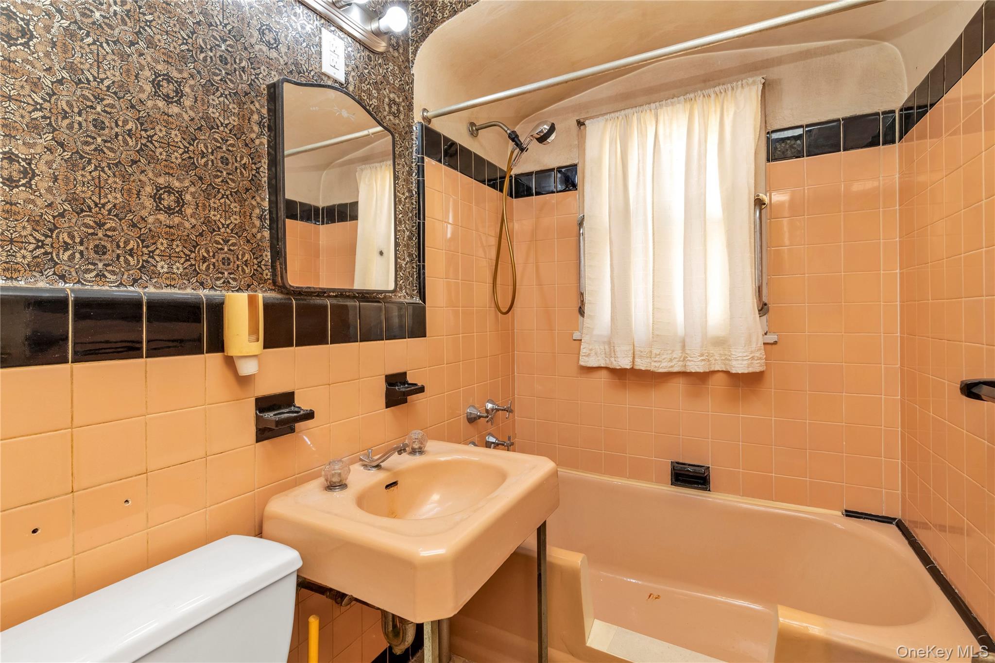 Single Family Effington Queens, NY 11358, MLS-1000819-13