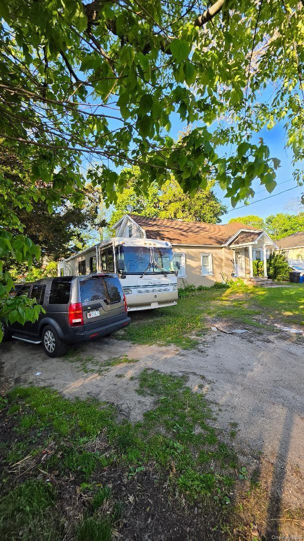 Single Family Half Hollow Road Suffolk County, NY 11729, MLS-1000893-4