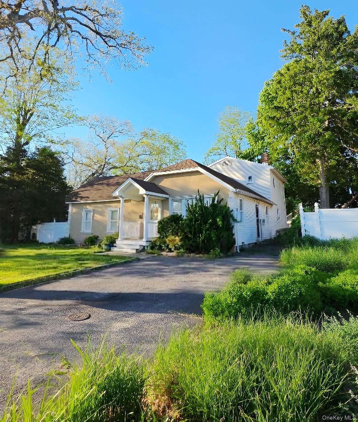 Single Family Half Hollow Road Suffolk County, NY 11729, MLS-1000893-7