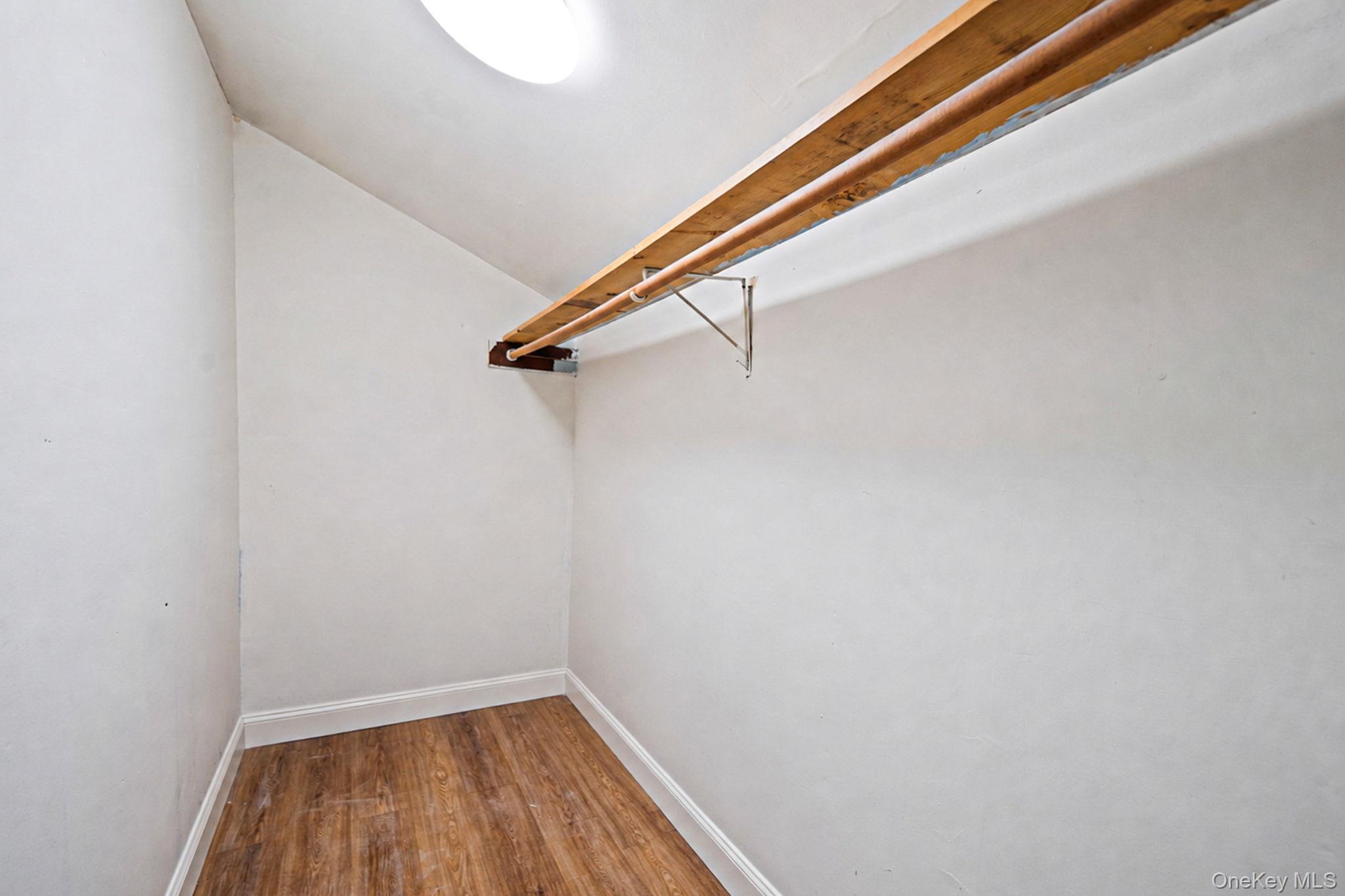 Single Family Wood Haven Place Suffolk County, NY 11731, MLS-1000929-15