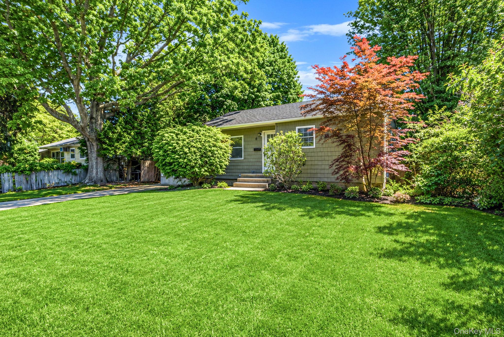 Single Family Wood Haven Place Suffolk County, NY 11731, MLS-1000929-2