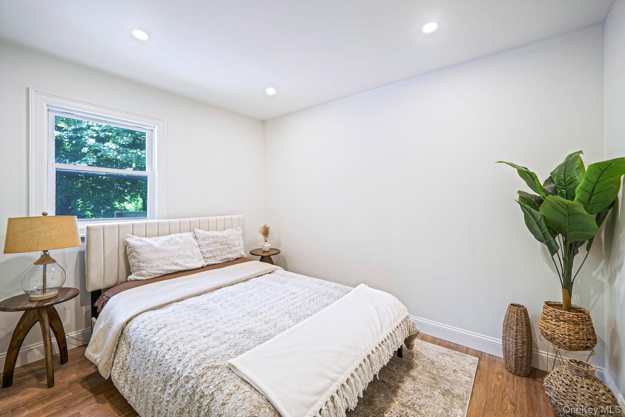 Single Family Wood Haven Place Suffolk County, NY 11731, MLS-1000929-20