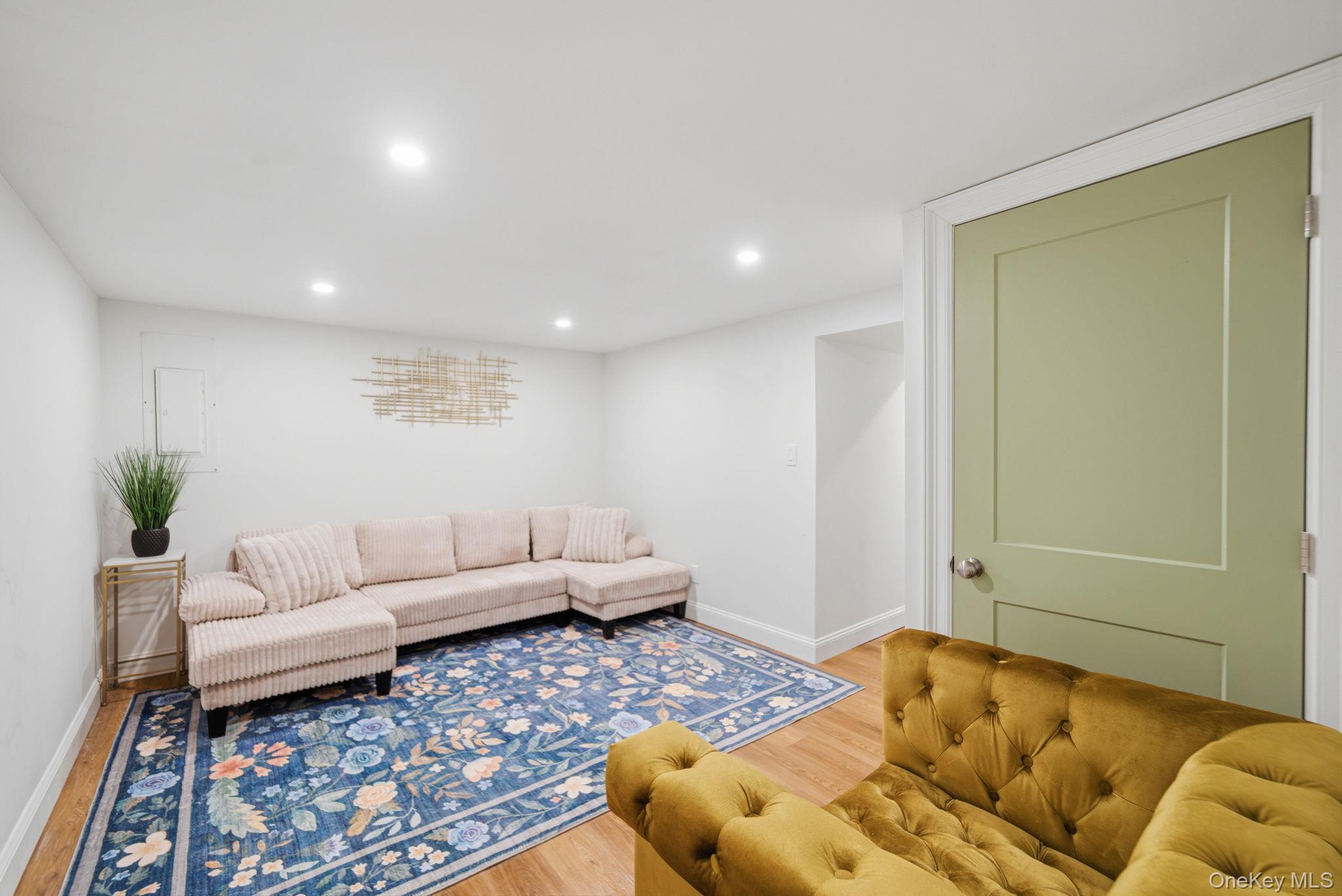 Single Family Wood Haven Place Suffolk County, NY 11731, MLS-1000929-27