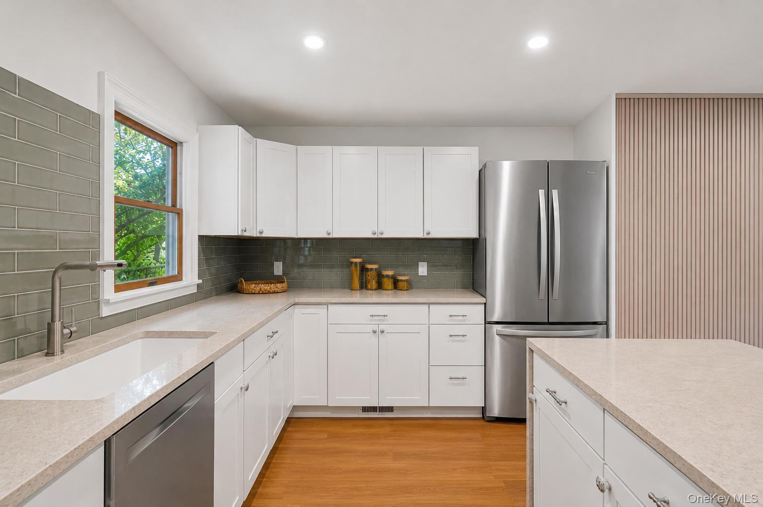 Single Family Wood Haven Place Suffolk County, NY 11731, MLS-1000929-8