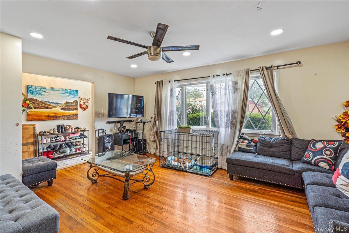 Single Family 229th Street Queens, NY 11413, MLS-1000962-4