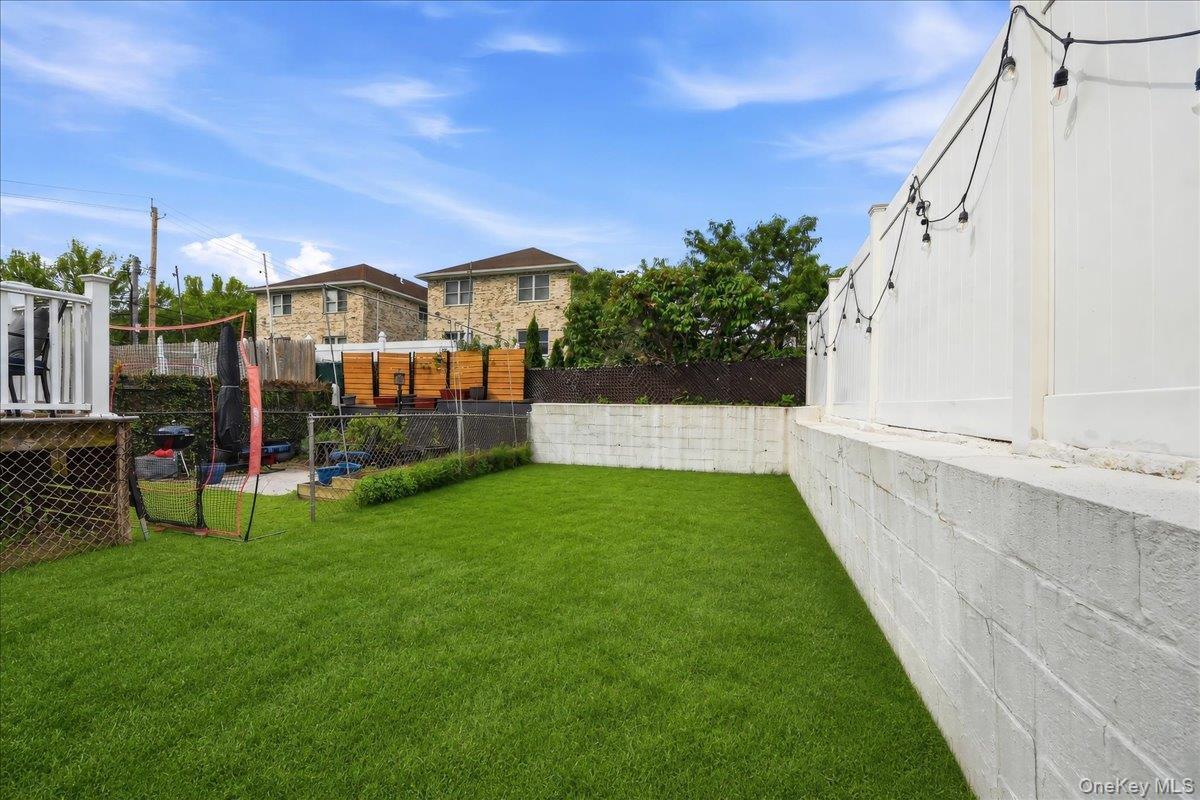 Single Family Logan Bronx, NY 10465, MLS-1000992-22