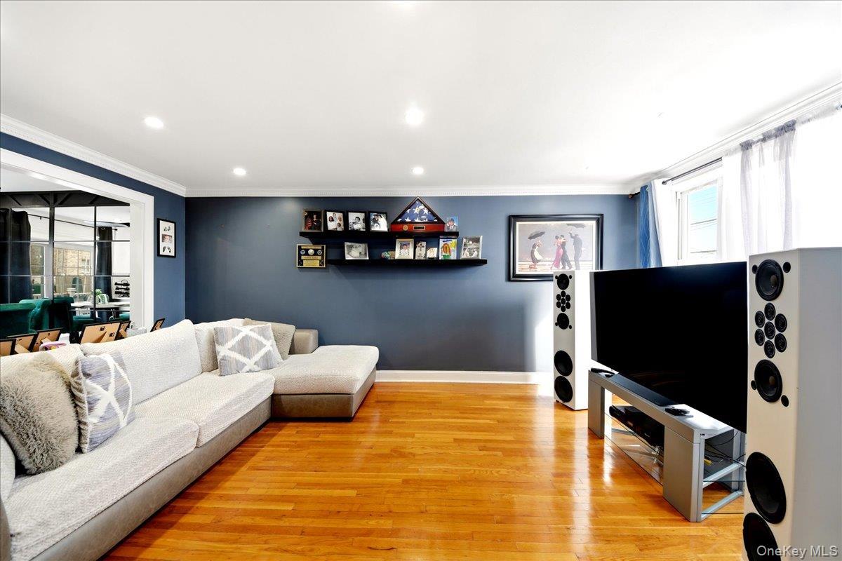 Single Family Logan Bronx, NY 10465, MLS-1000992-3