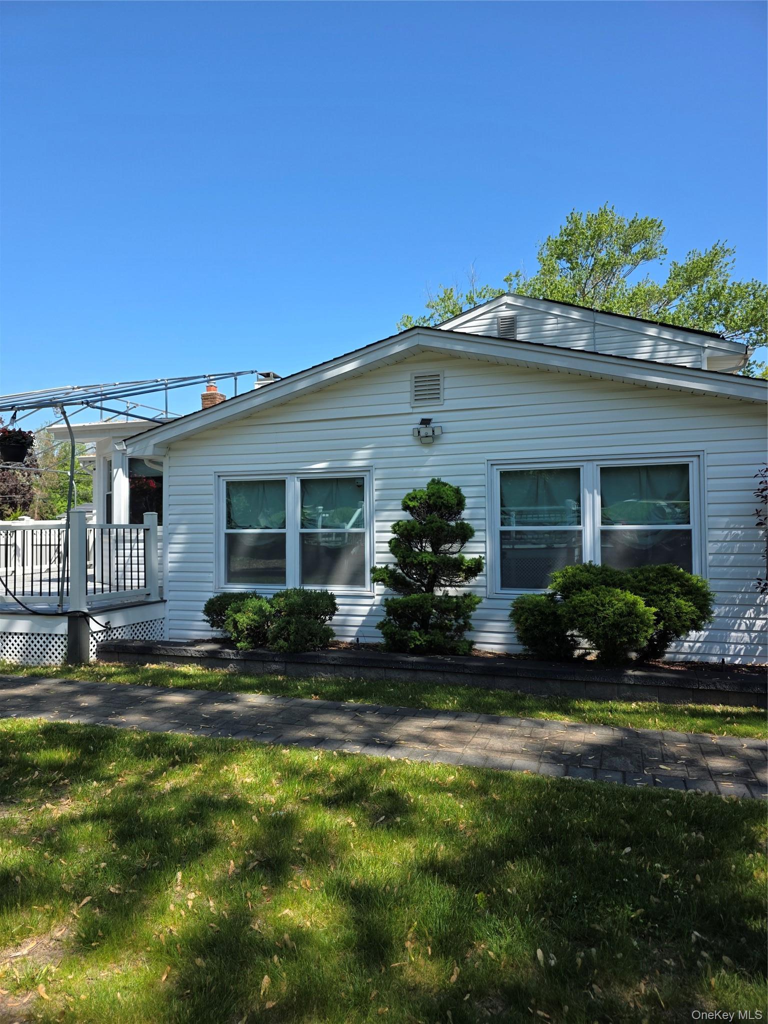 Single Family Meehan Lane Suffolk County, NY 11727, MLS-1001008-11