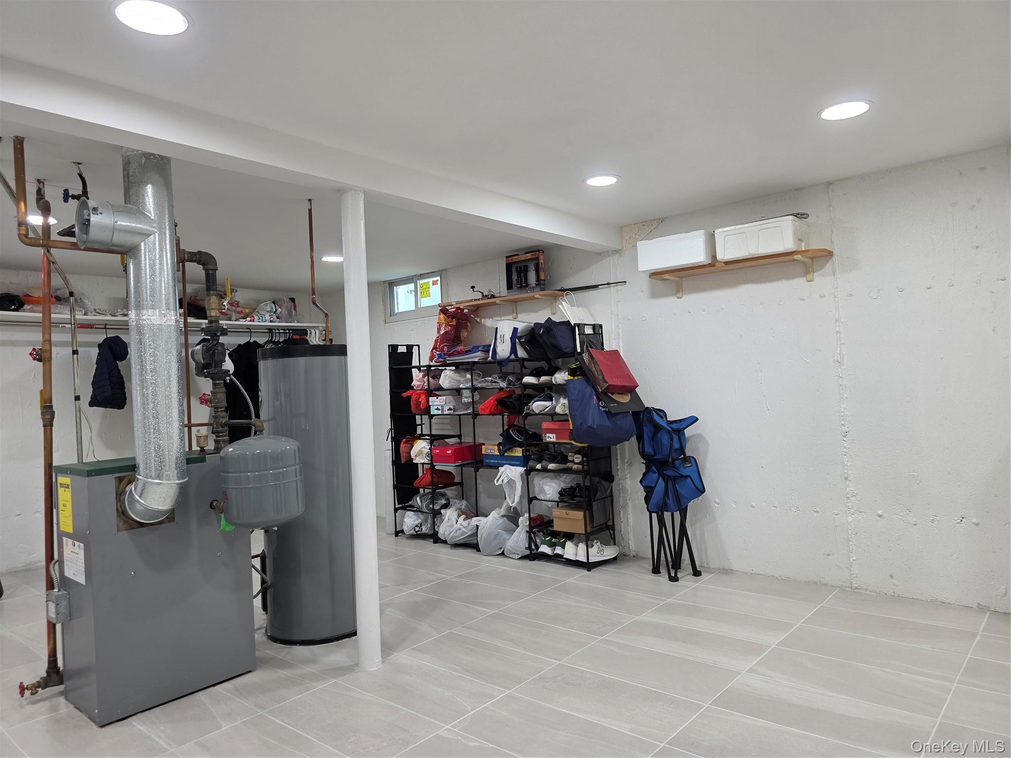 Single Family Meehan Lane  Suffolk County, NY 11727, MLS-1001008-26
