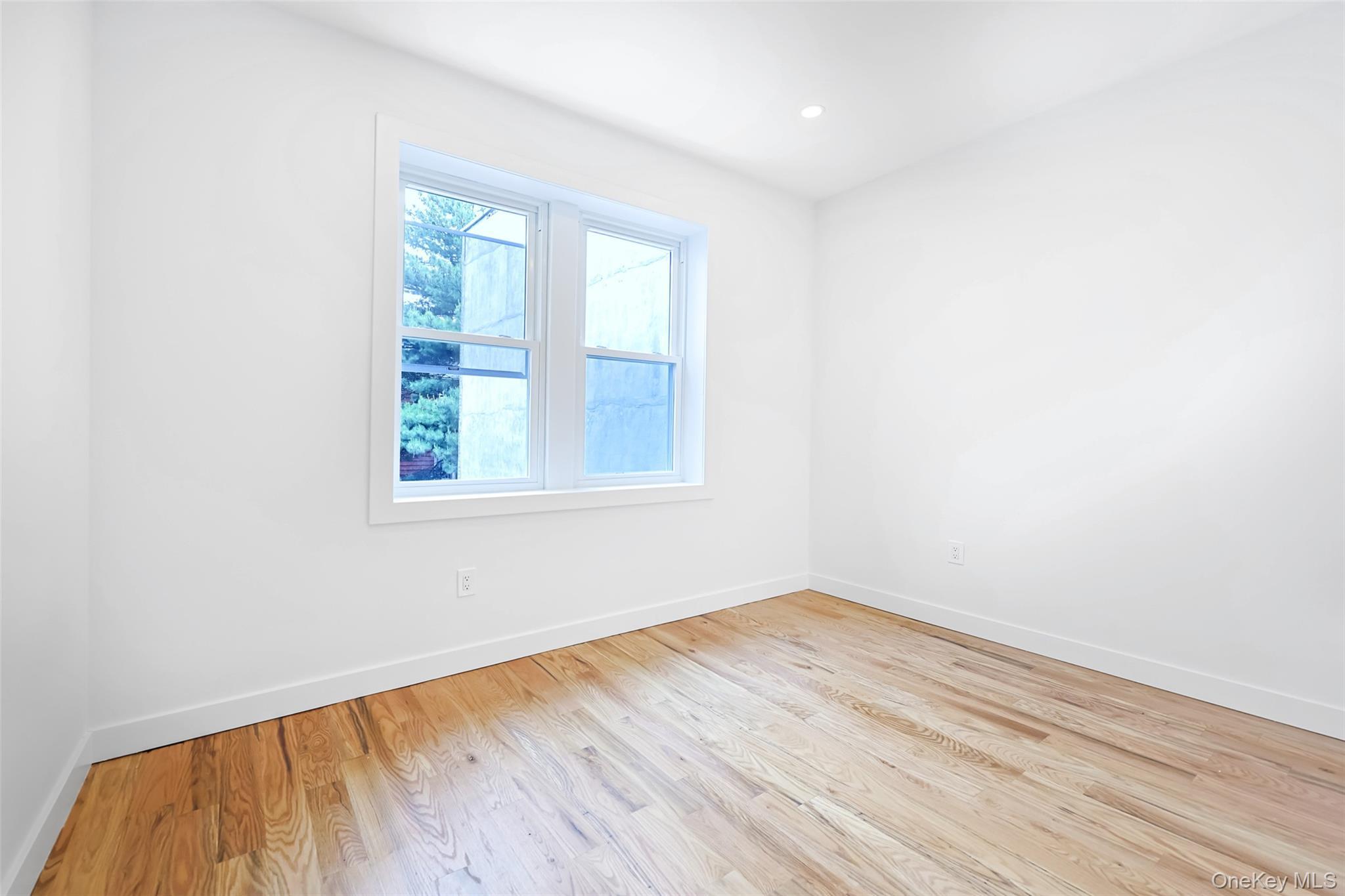 Single Family 35th Queens, NY 11368, MLS-1001021-12