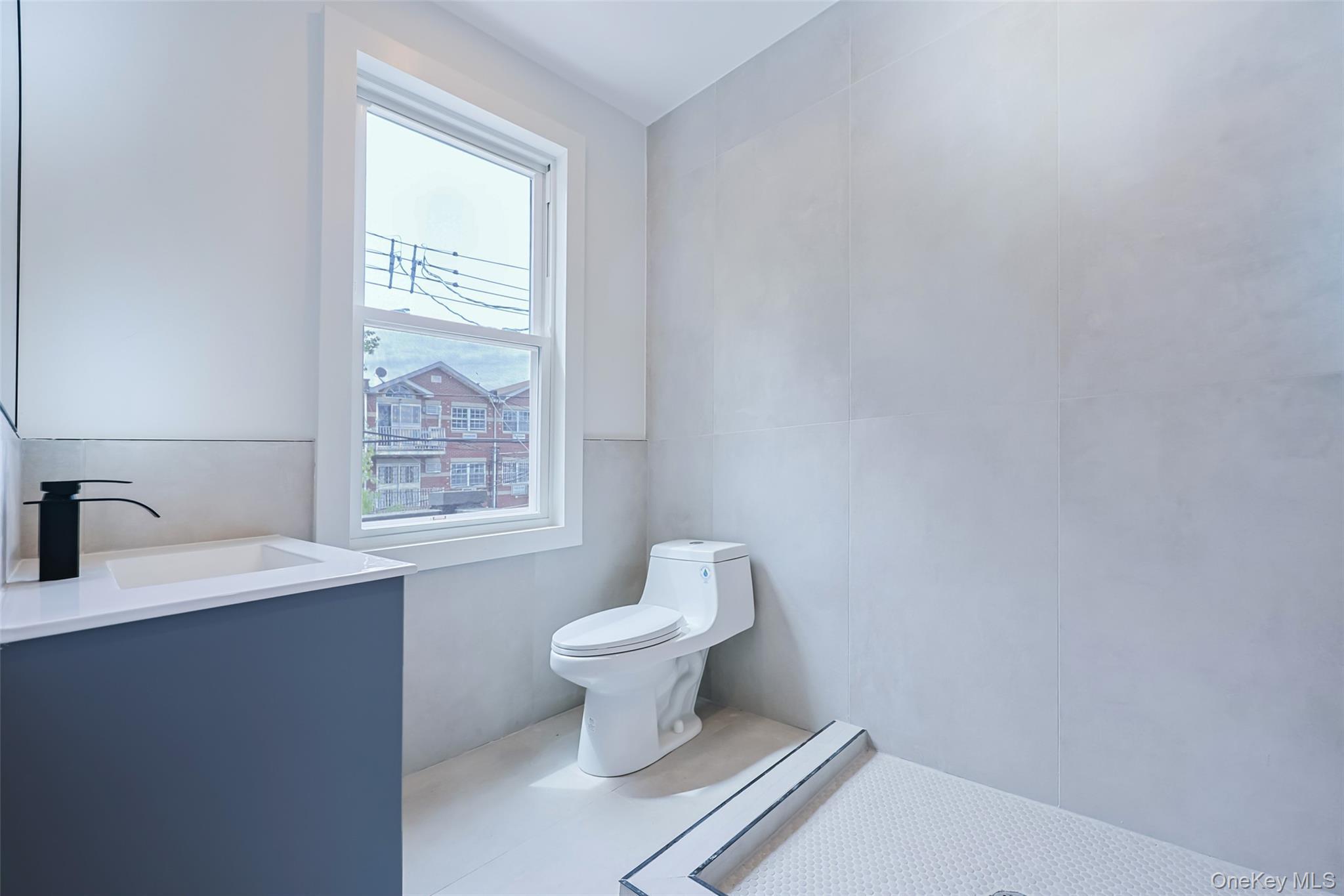 Single Family 35th Queens, NY 11368, MLS-1001021-16