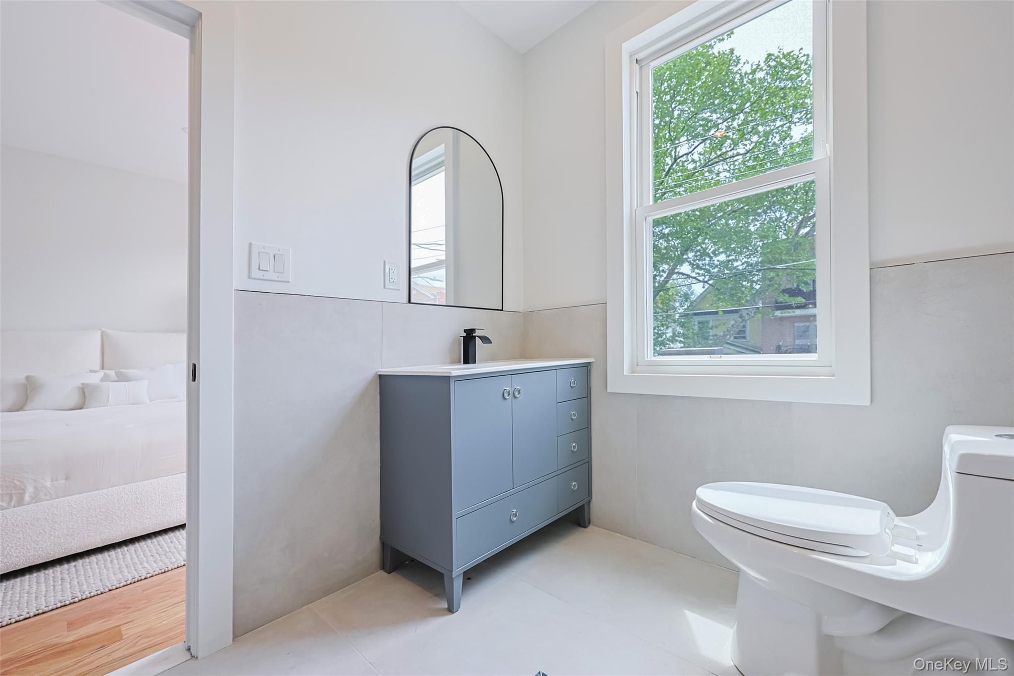 Single Family 35th Queens, NY 11368, MLS-1001021-17