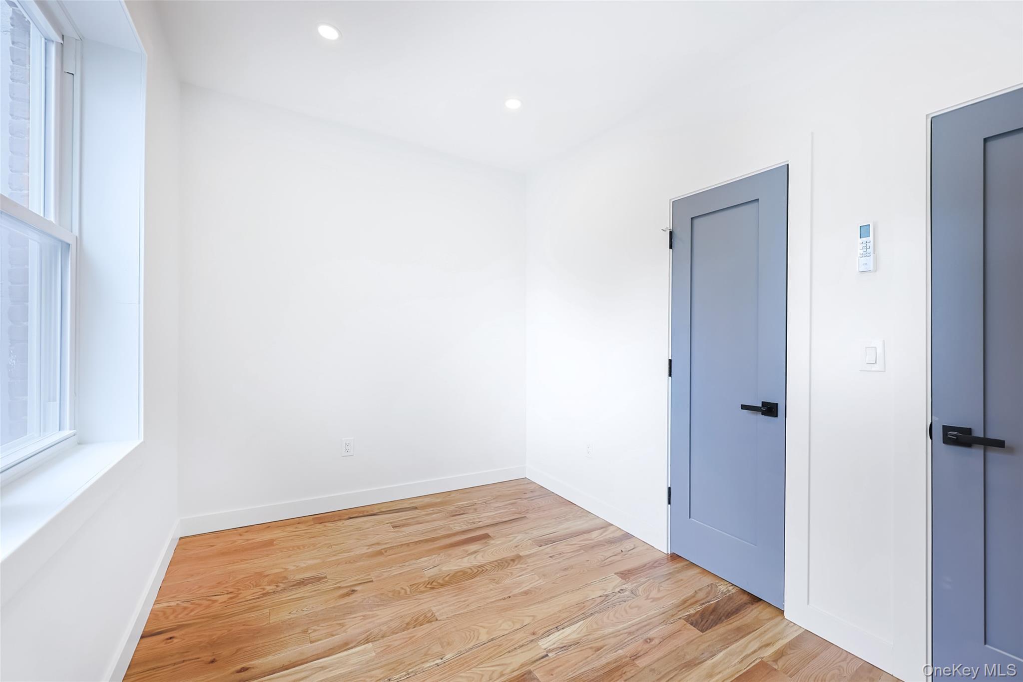 Single Family 35th Queens, NY 11368, MLS-1001021-24