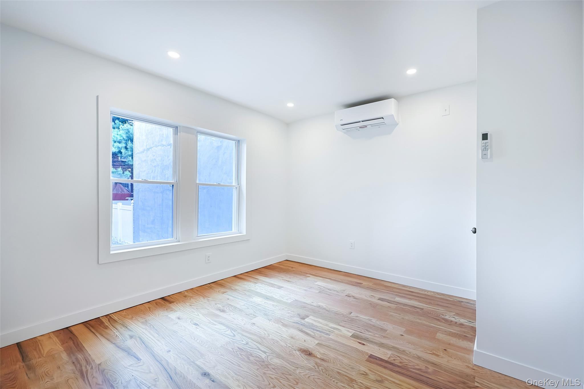 Single Family 35th Queens, NY 11368, MLS-1001021-26
