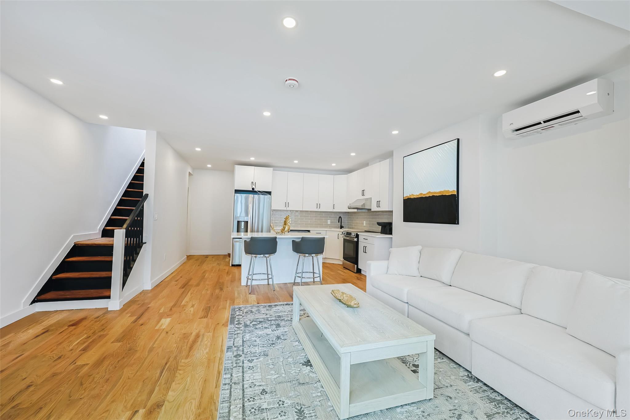 Single Family 35th Queens, NY 11368, MLS-1001021-3